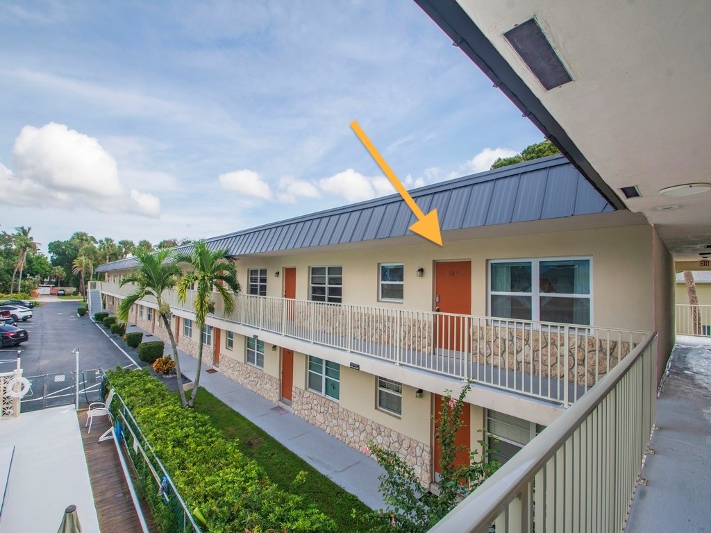 923 22nd Place Unit 209 — photo