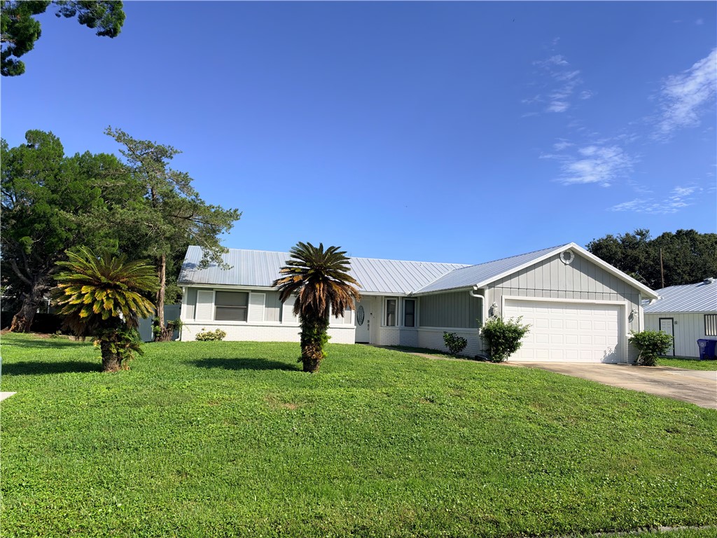 650 Lake Drive — photo