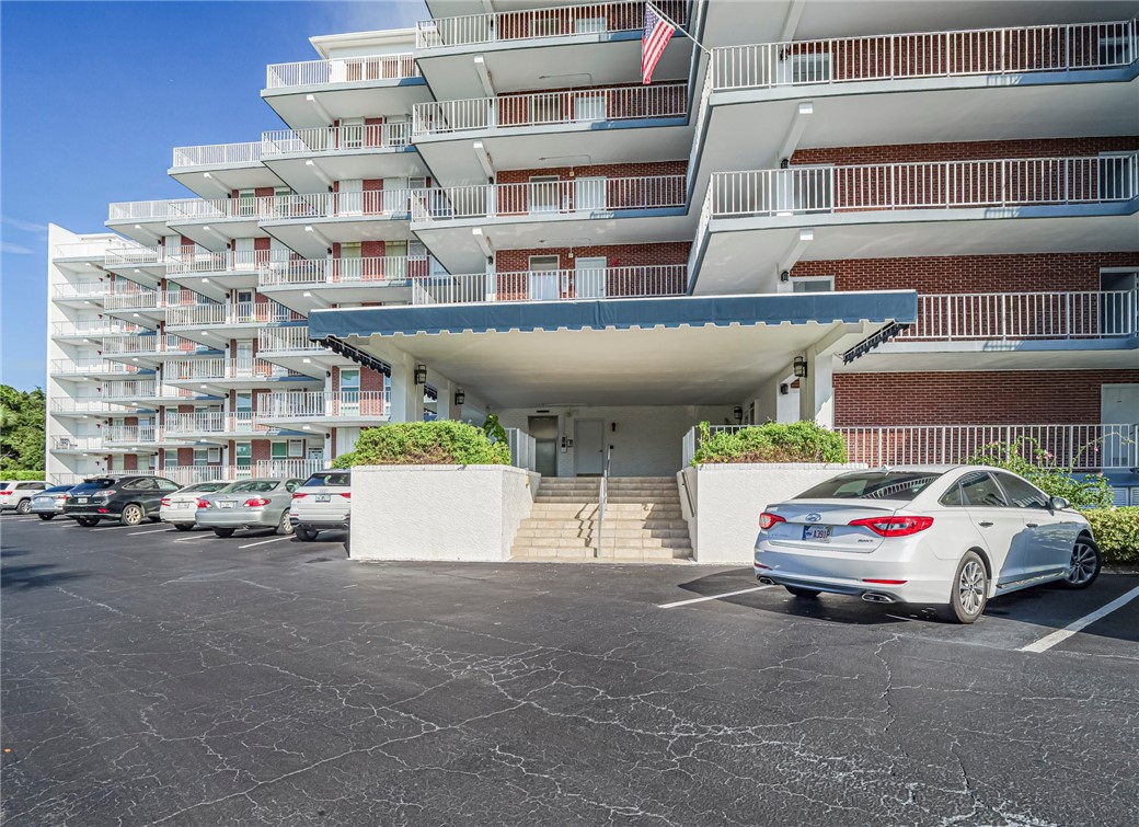 935 E Causeway Boulevard Unit 204 — photo