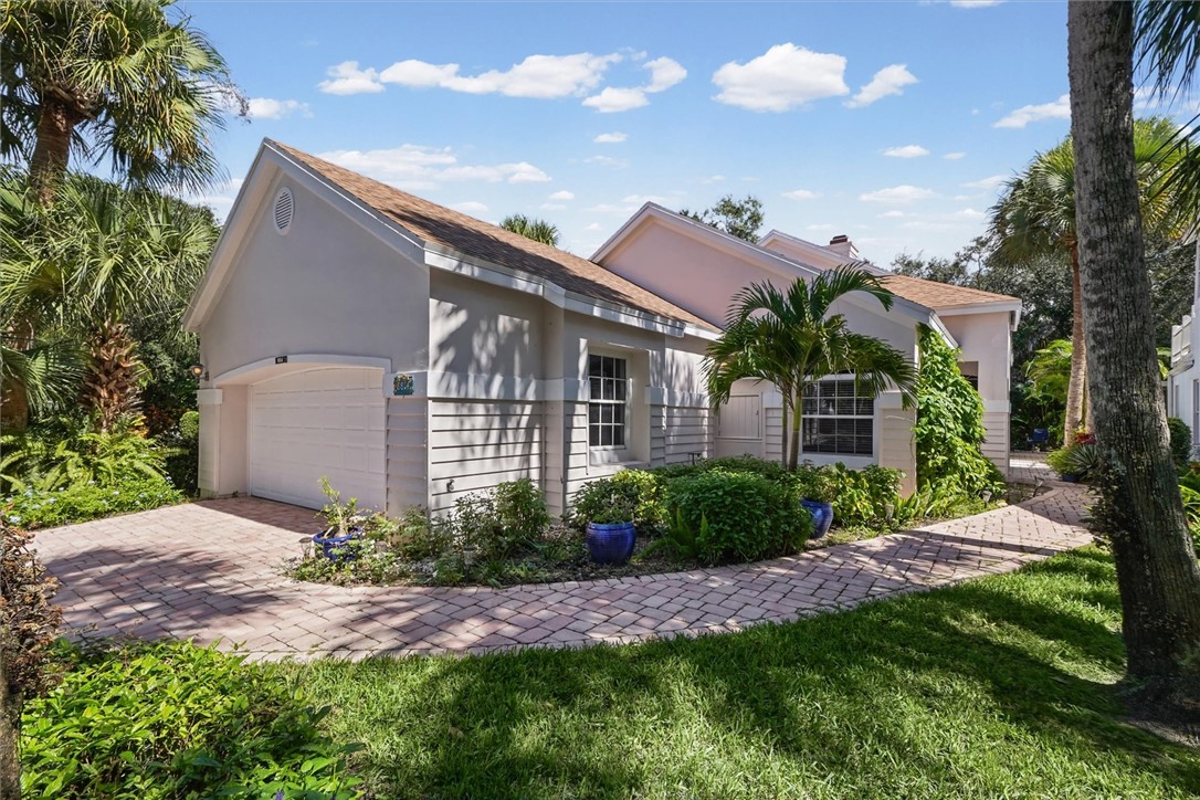 8814 Lakeside Circle — photo