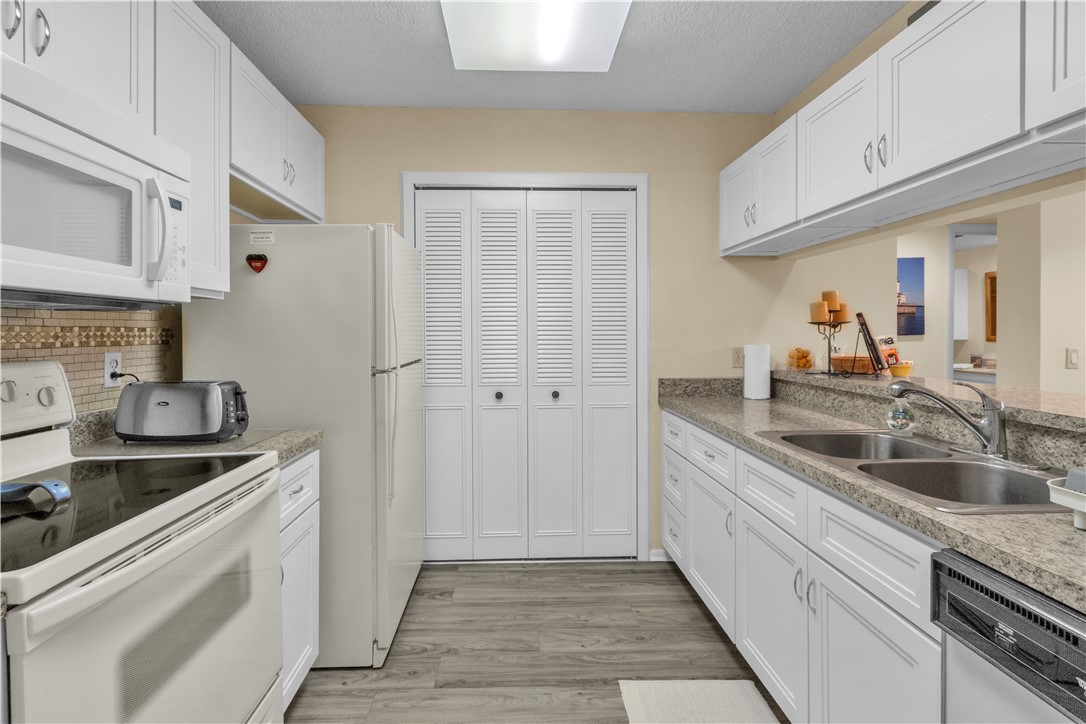 24 Plantation Drive Unit 201 — photo