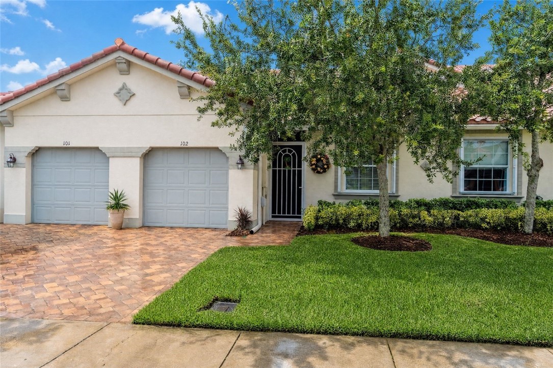 6325 Oxford Circle Unit 102B — photo