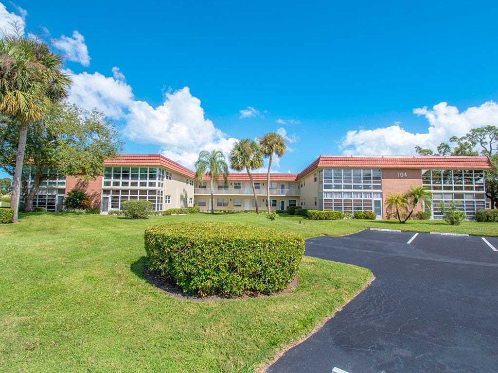 104 Royal Oak Drive Unit 105 — photo