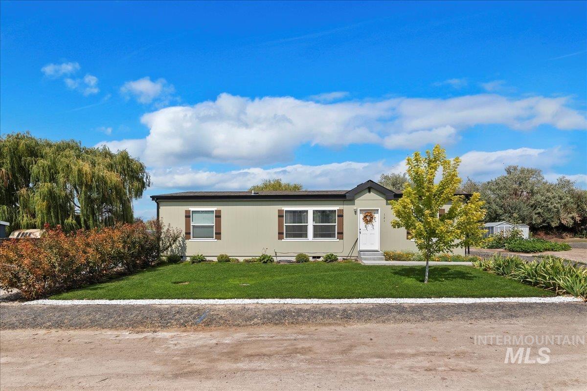 121 Sunset Dr. N — photo