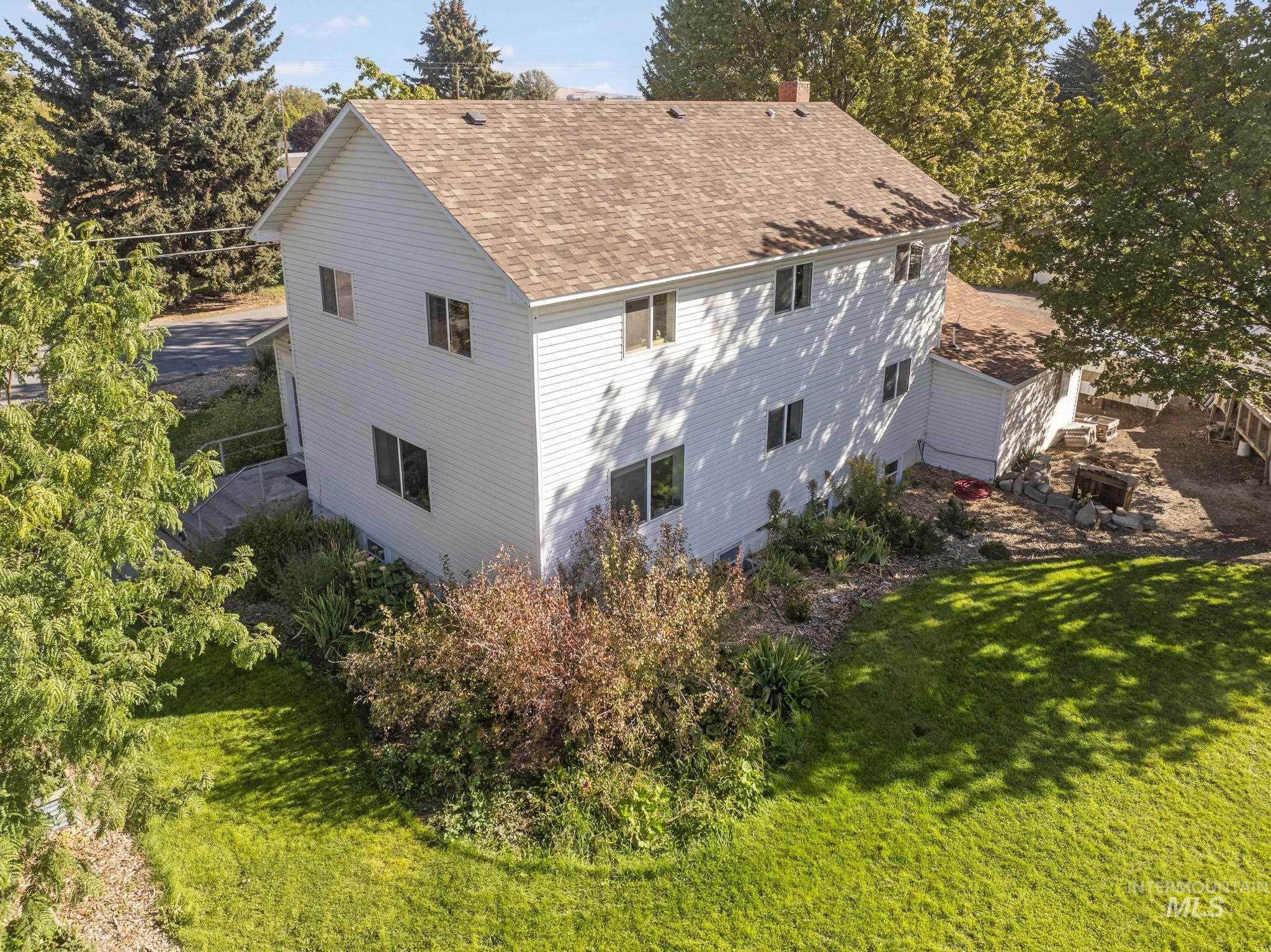 409 1st St E, Hansen, ID 83334 — photo 2