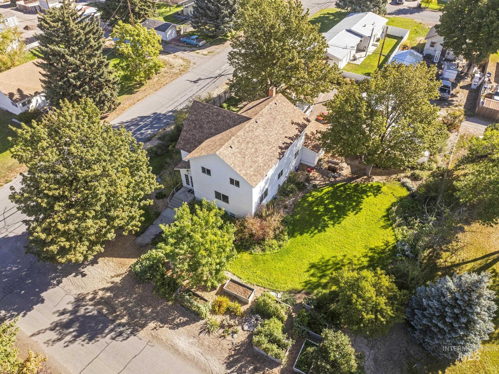 409 1st St E, Hansen, ID 83334 — photo 3