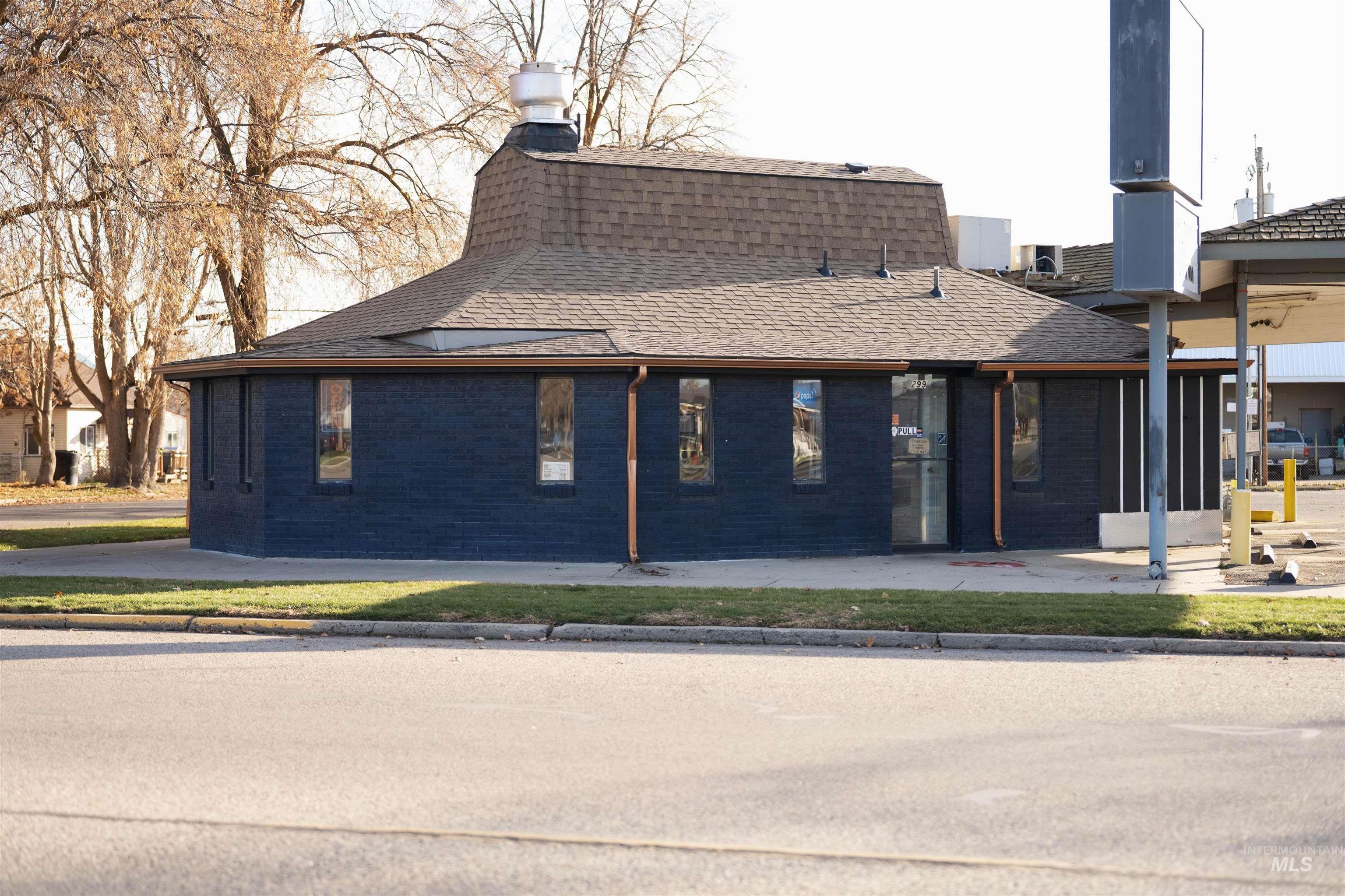 299 E Main Street — photo