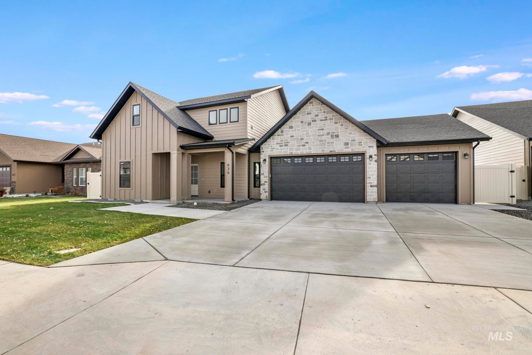 635 Canyon Crest Drive W. — photo