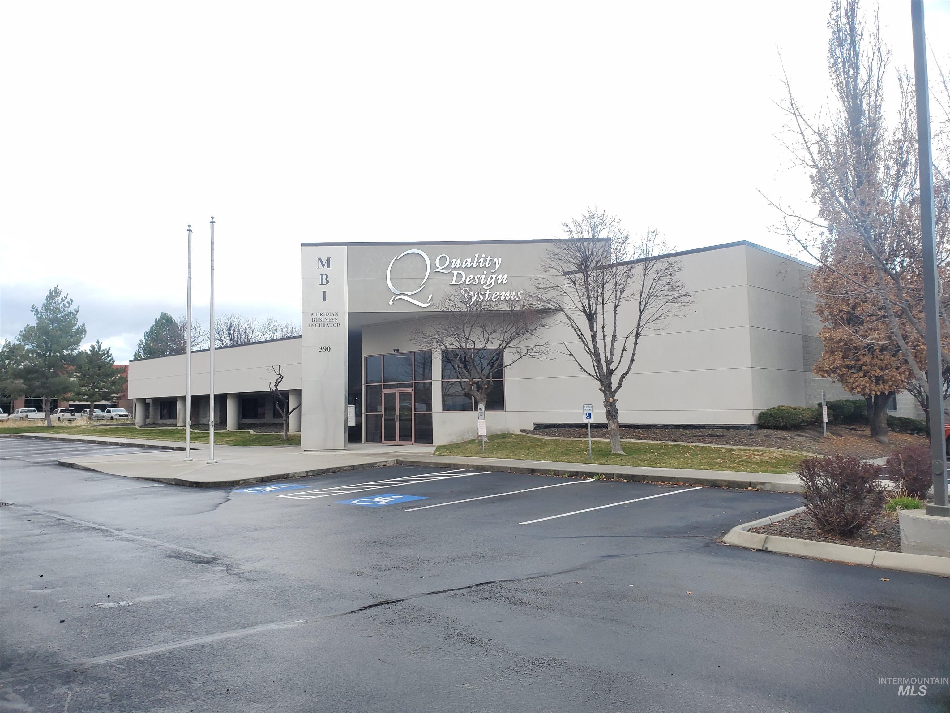 390 E Corporate Dr — photo