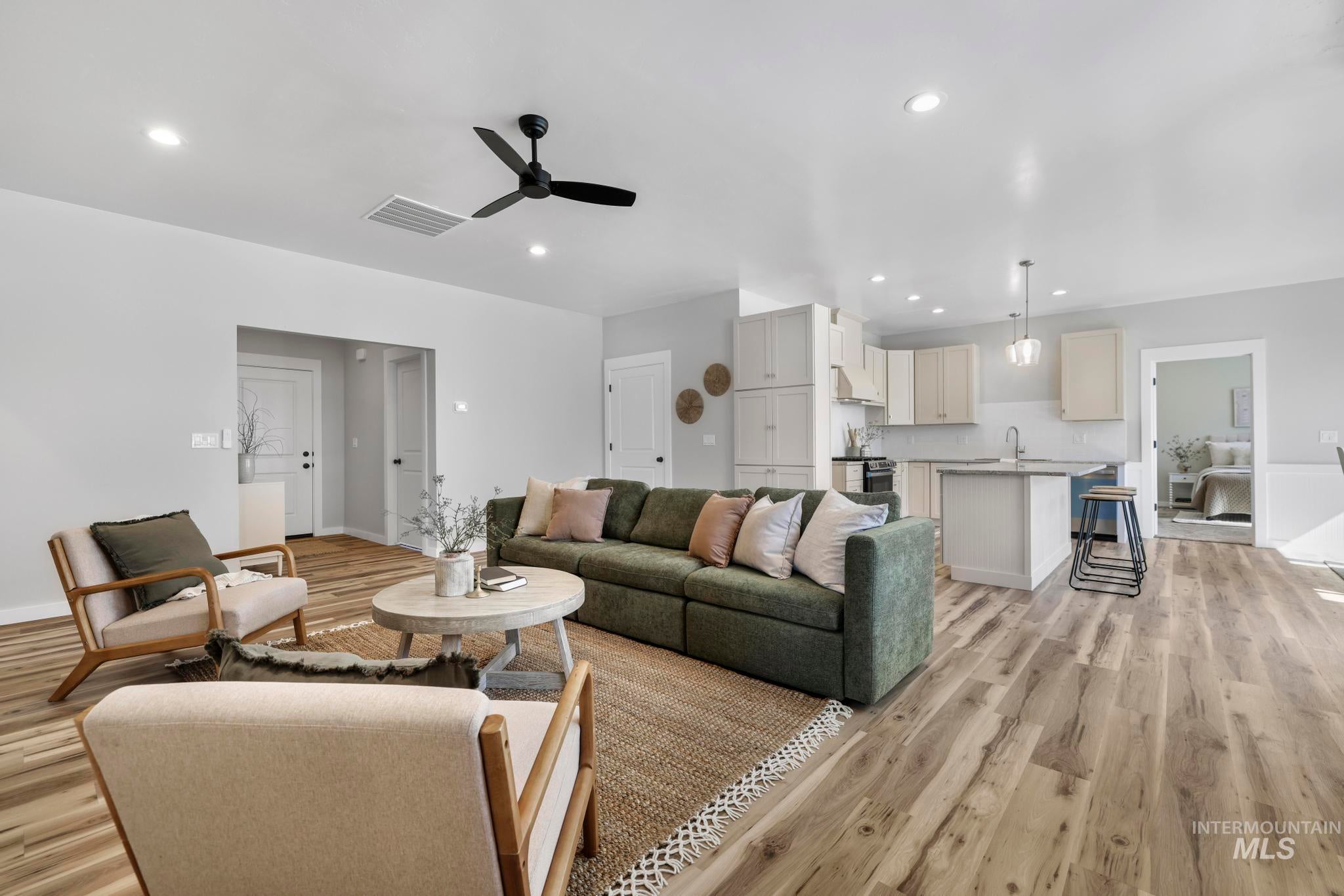 1012 Lincoln Circle — photo