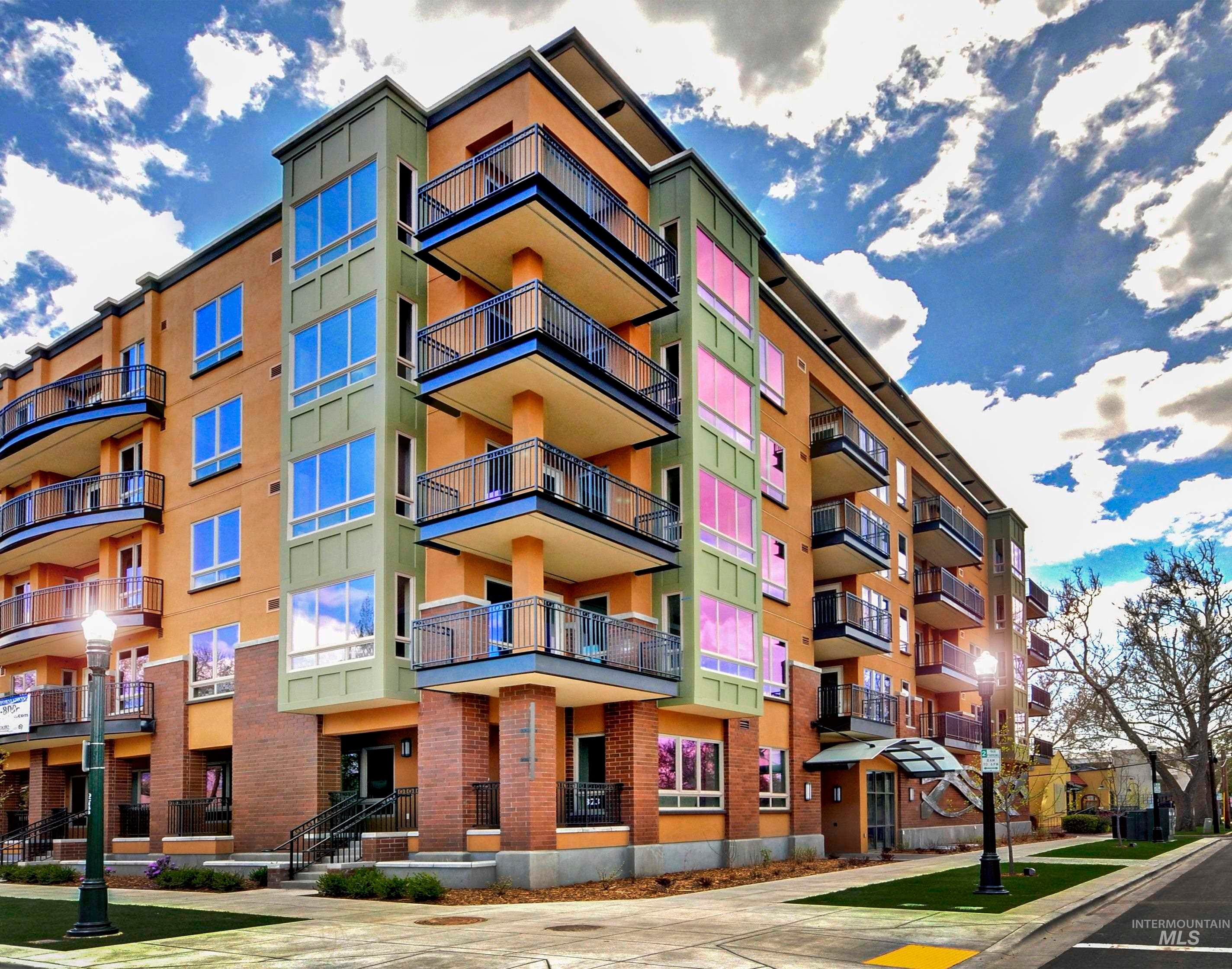 323 W Jefferson Street Apt 103 — photo