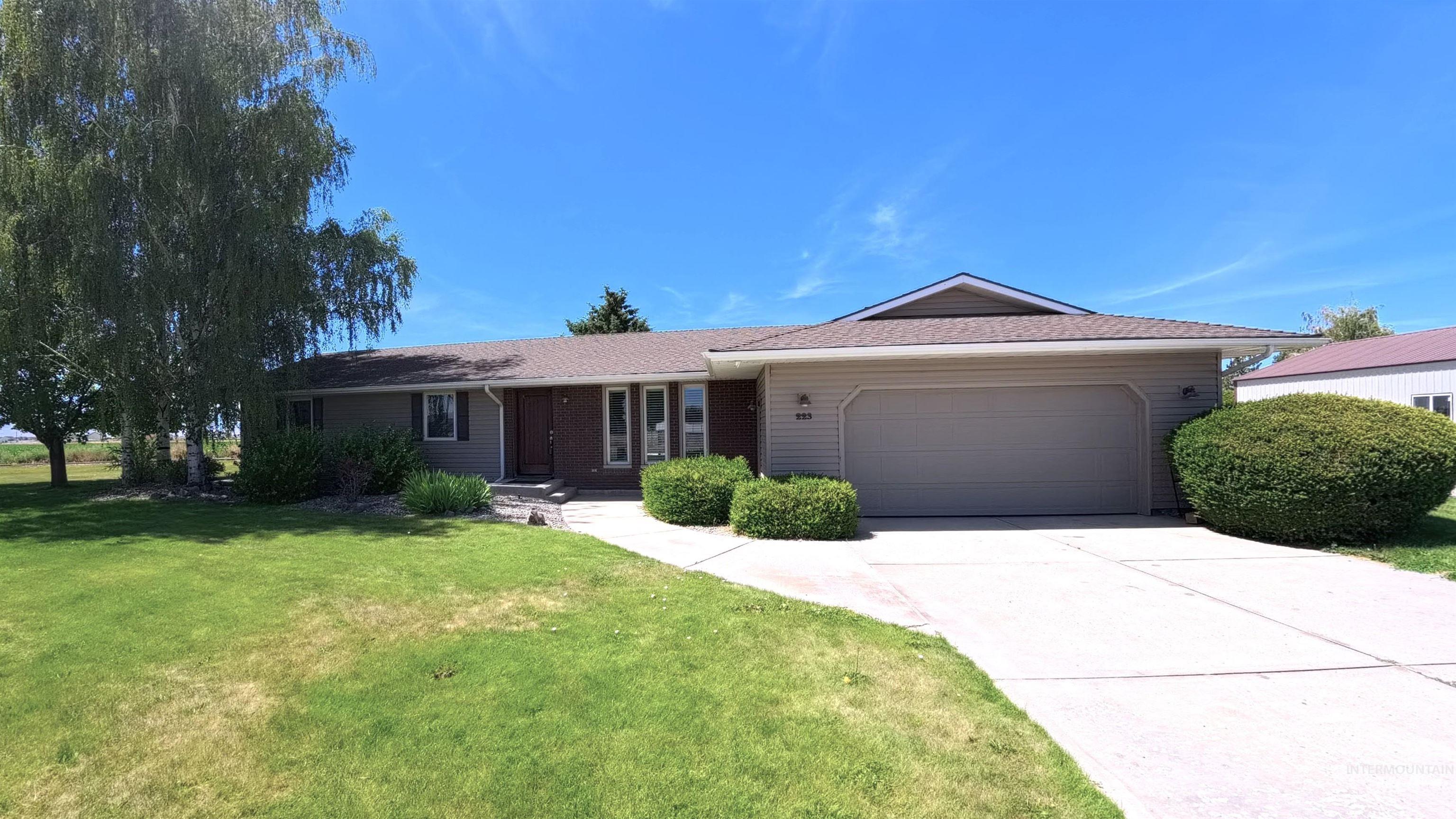 223 Hillcrest Rd — photo