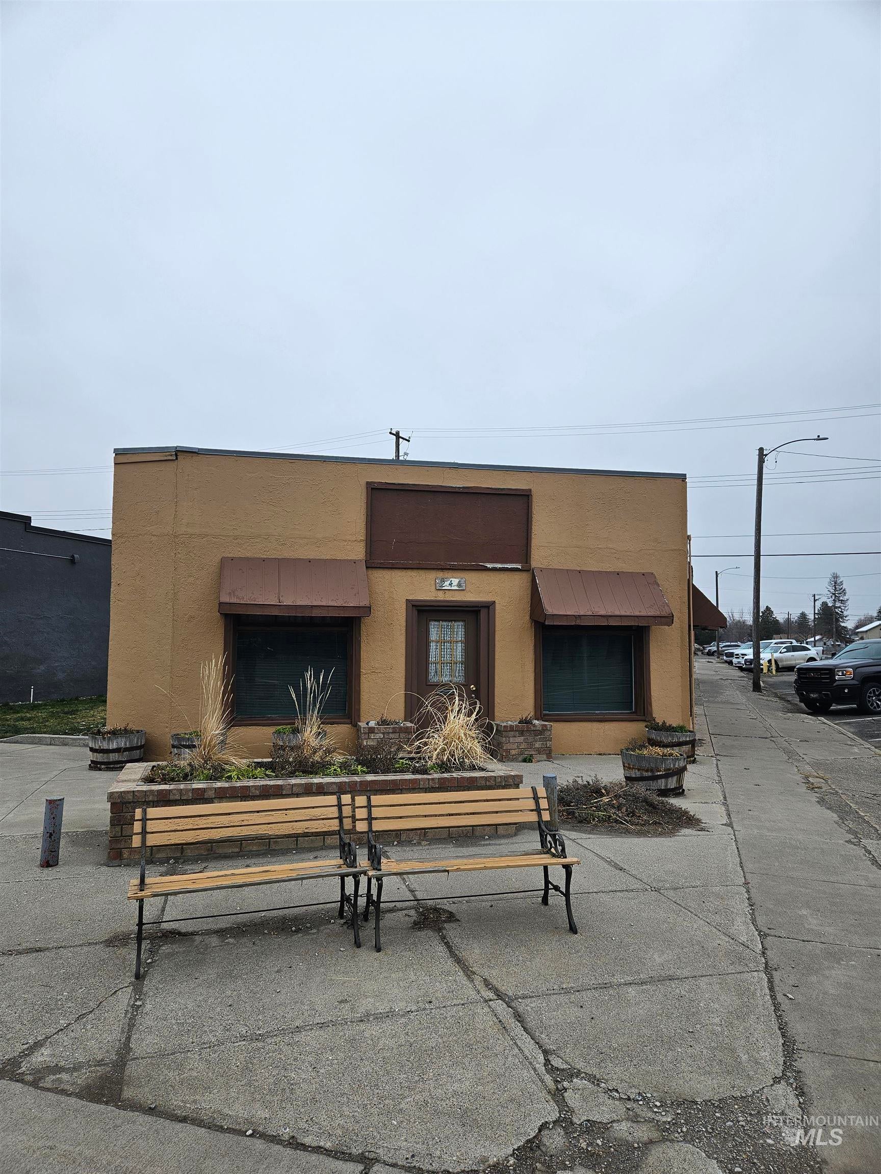 246 M & 116 3rd Main Street — photo