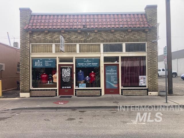 25 W Main St — photo