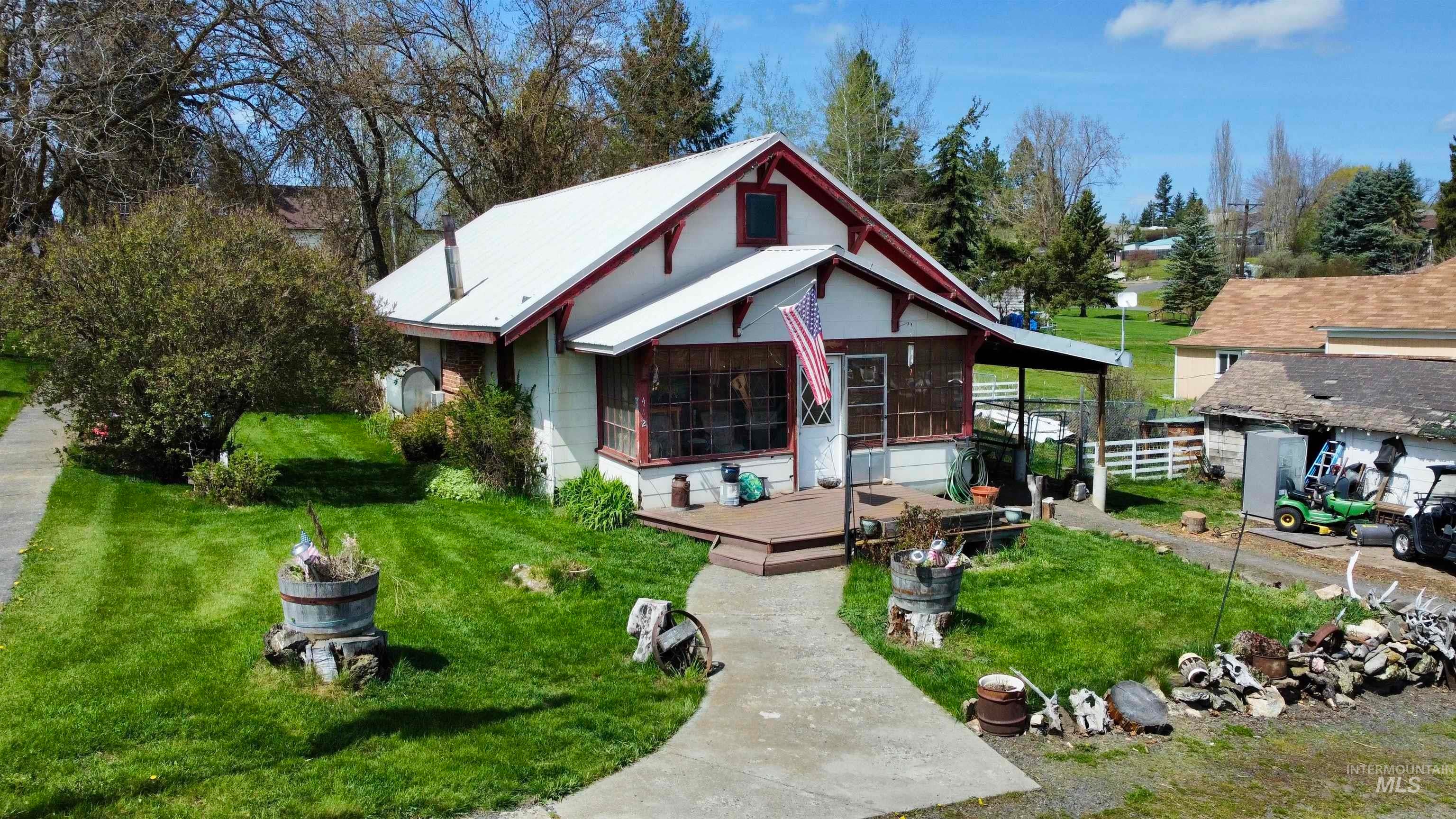 412 Walnut St — photo