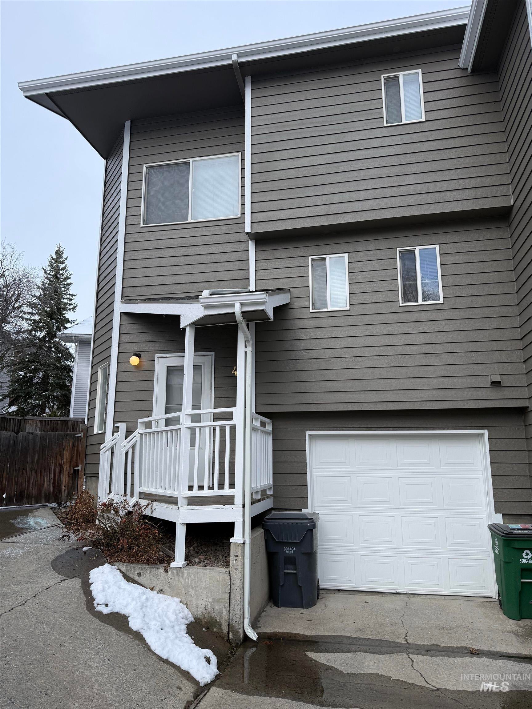 562 Deer Meadow — photo