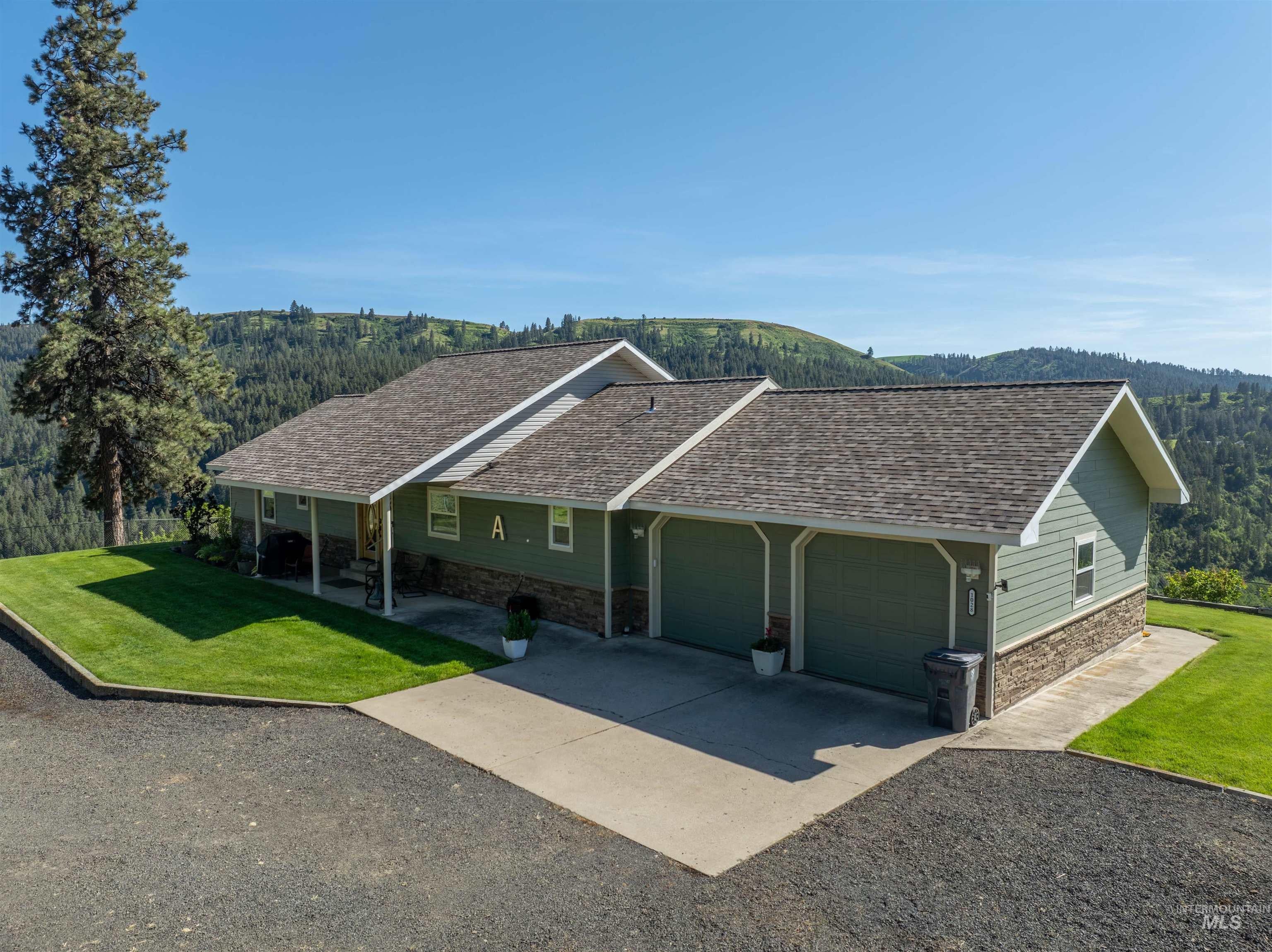 1028 Redemption Lane — photo