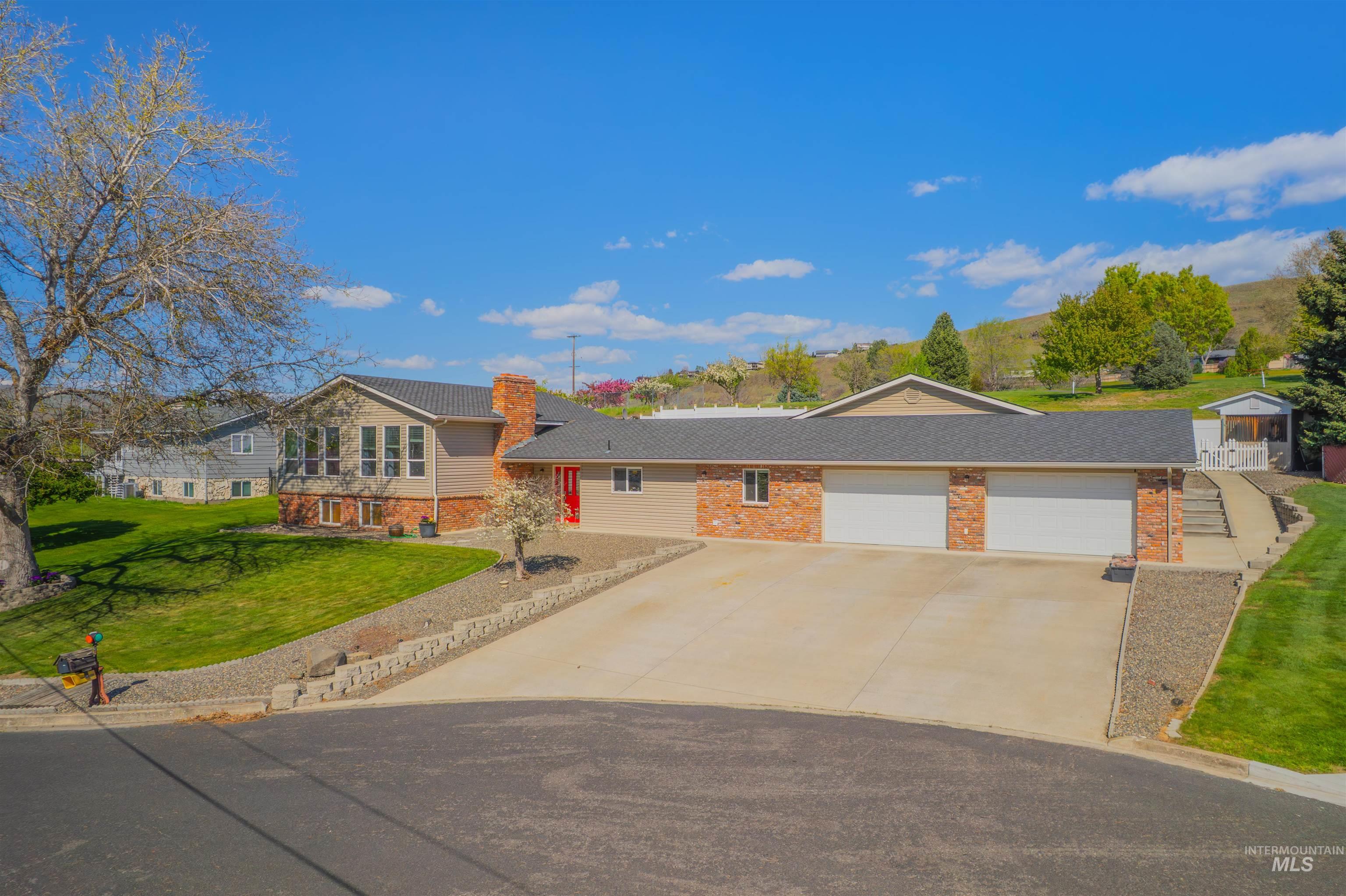 3413 Bluebird Circle — photo
