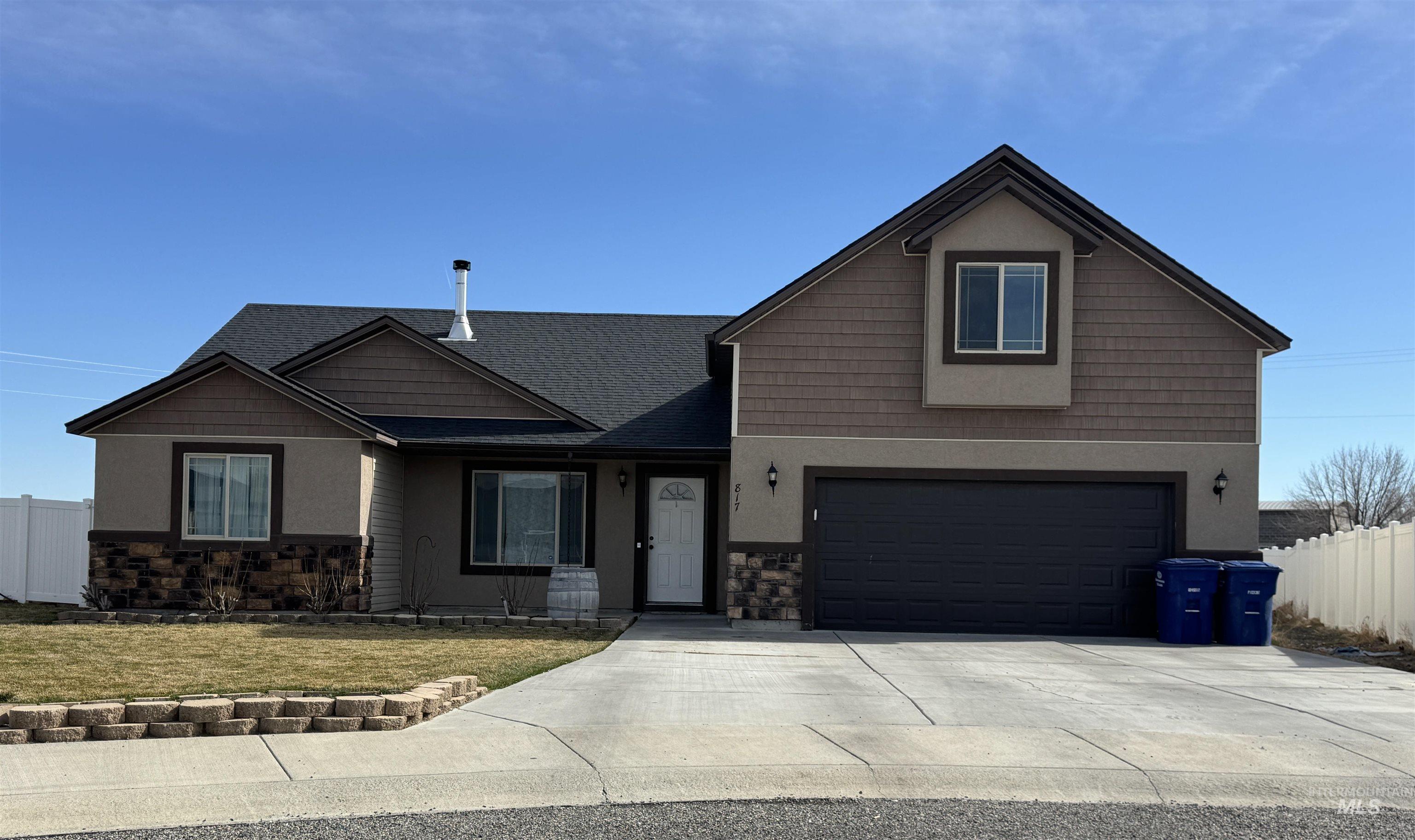 817 Owl Court — photo