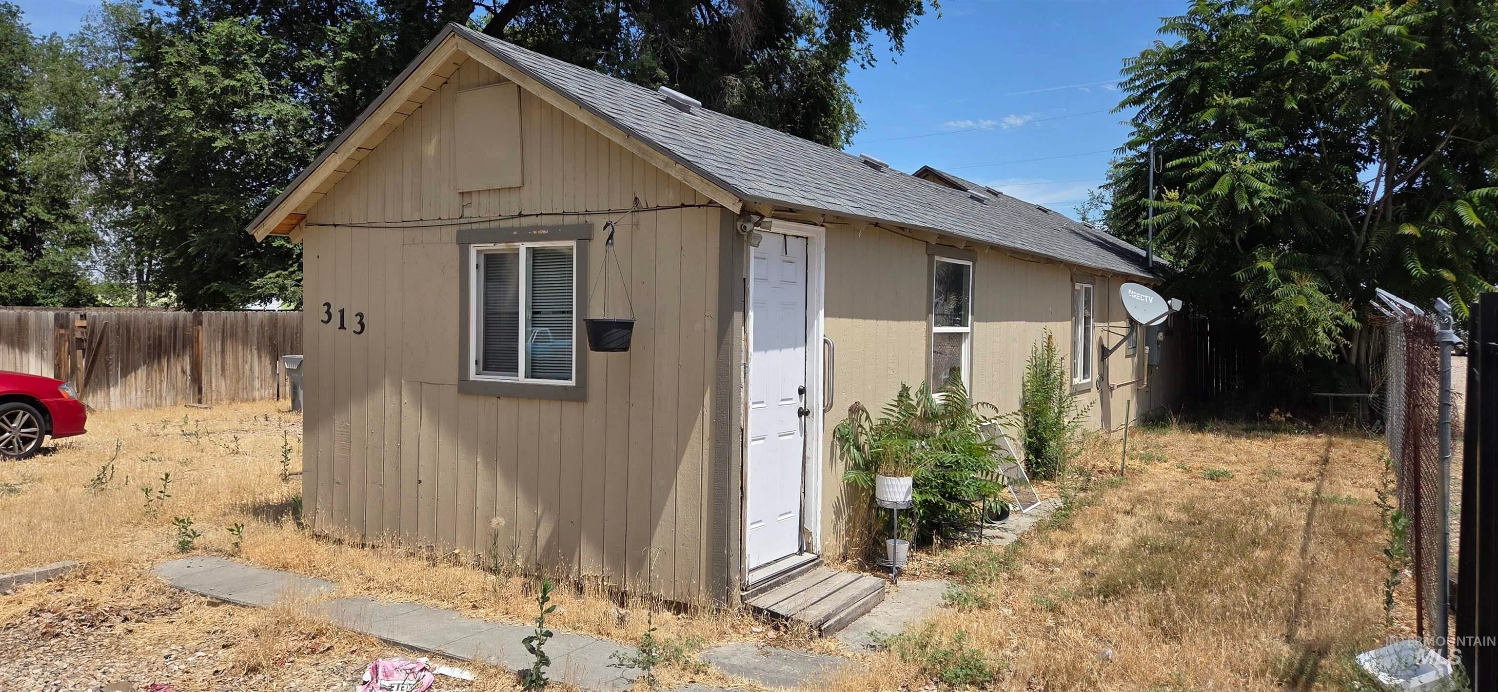 313 E Kearney St — photo