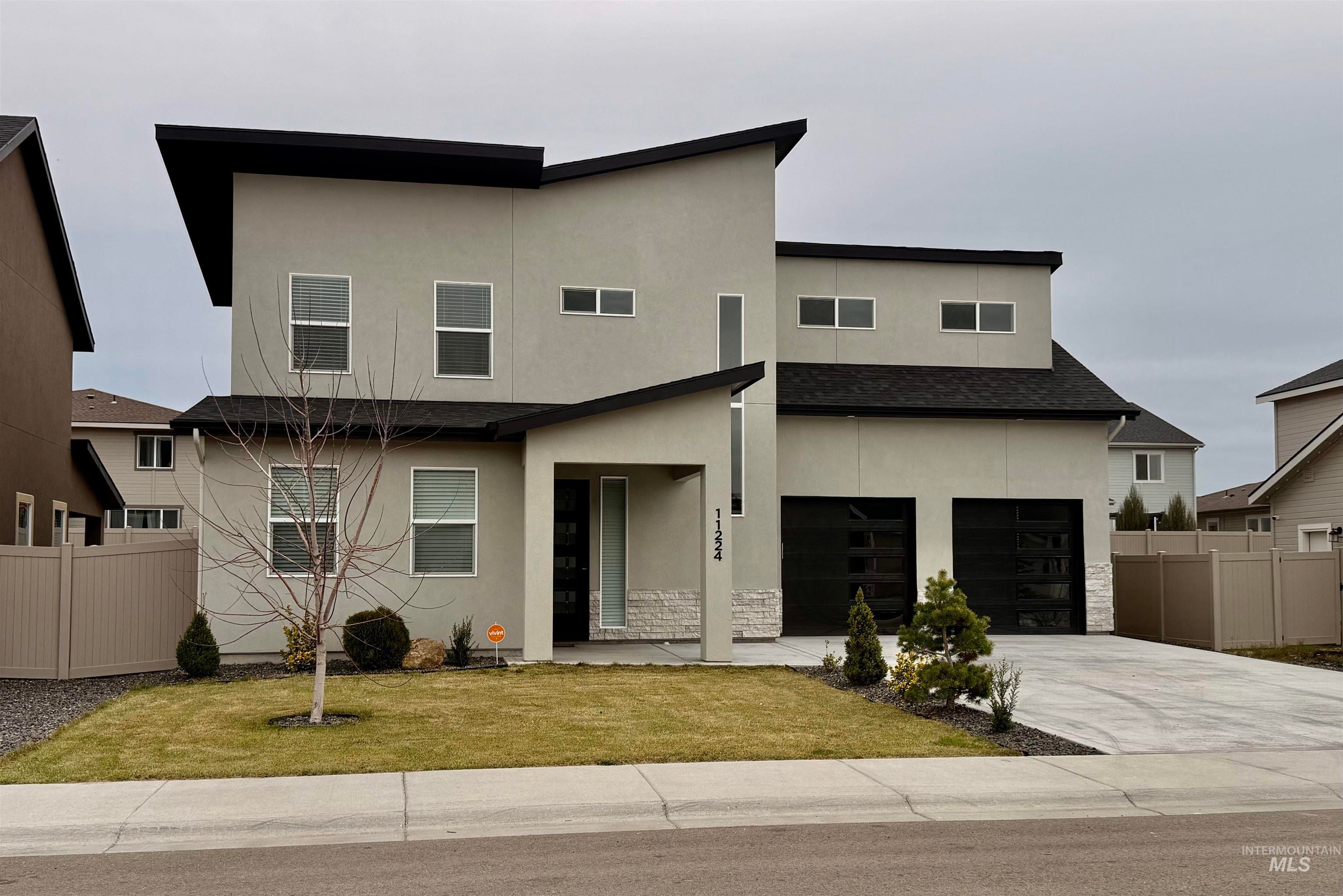 11224 White River St. — photo