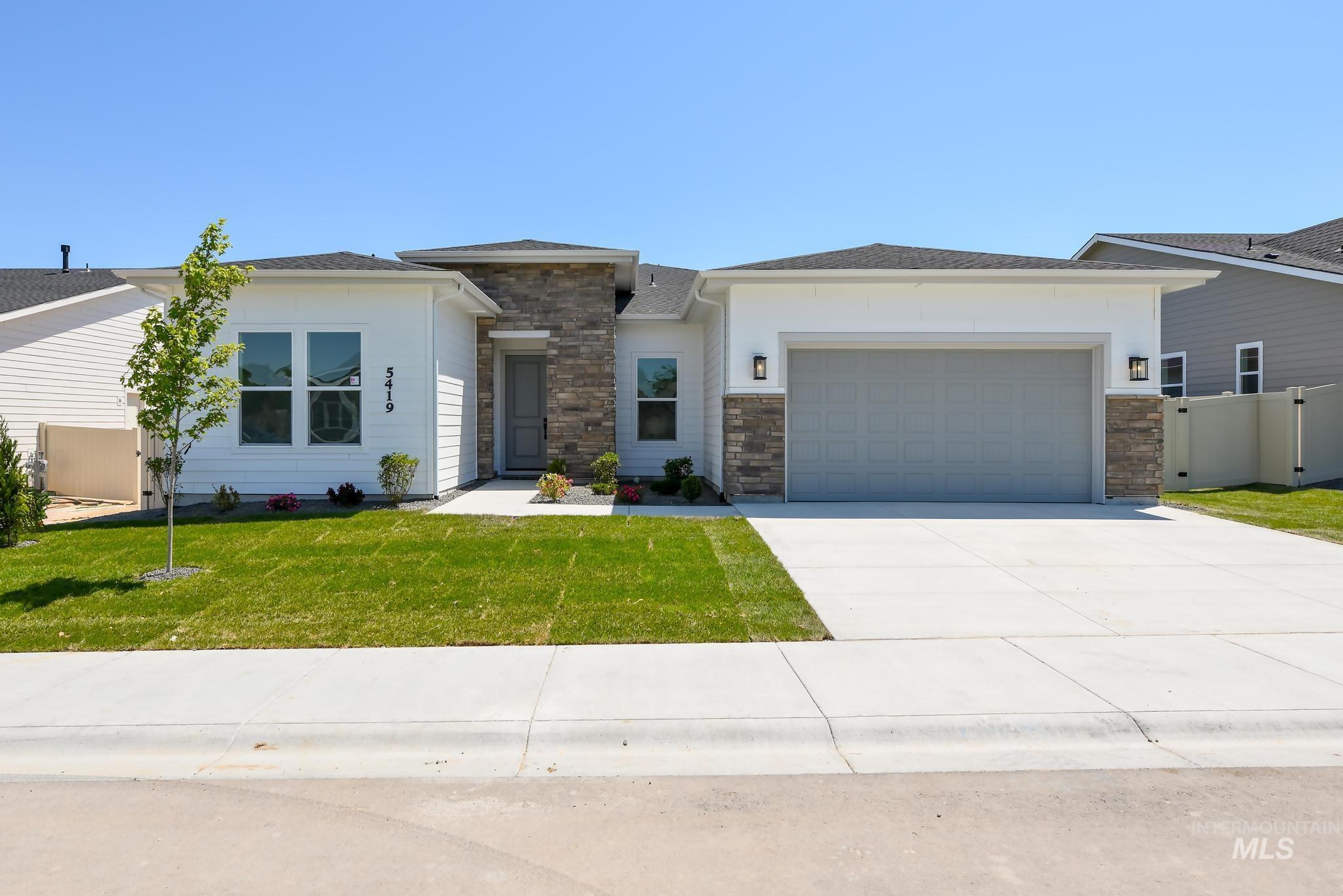2639 N Silverbell Way — photo