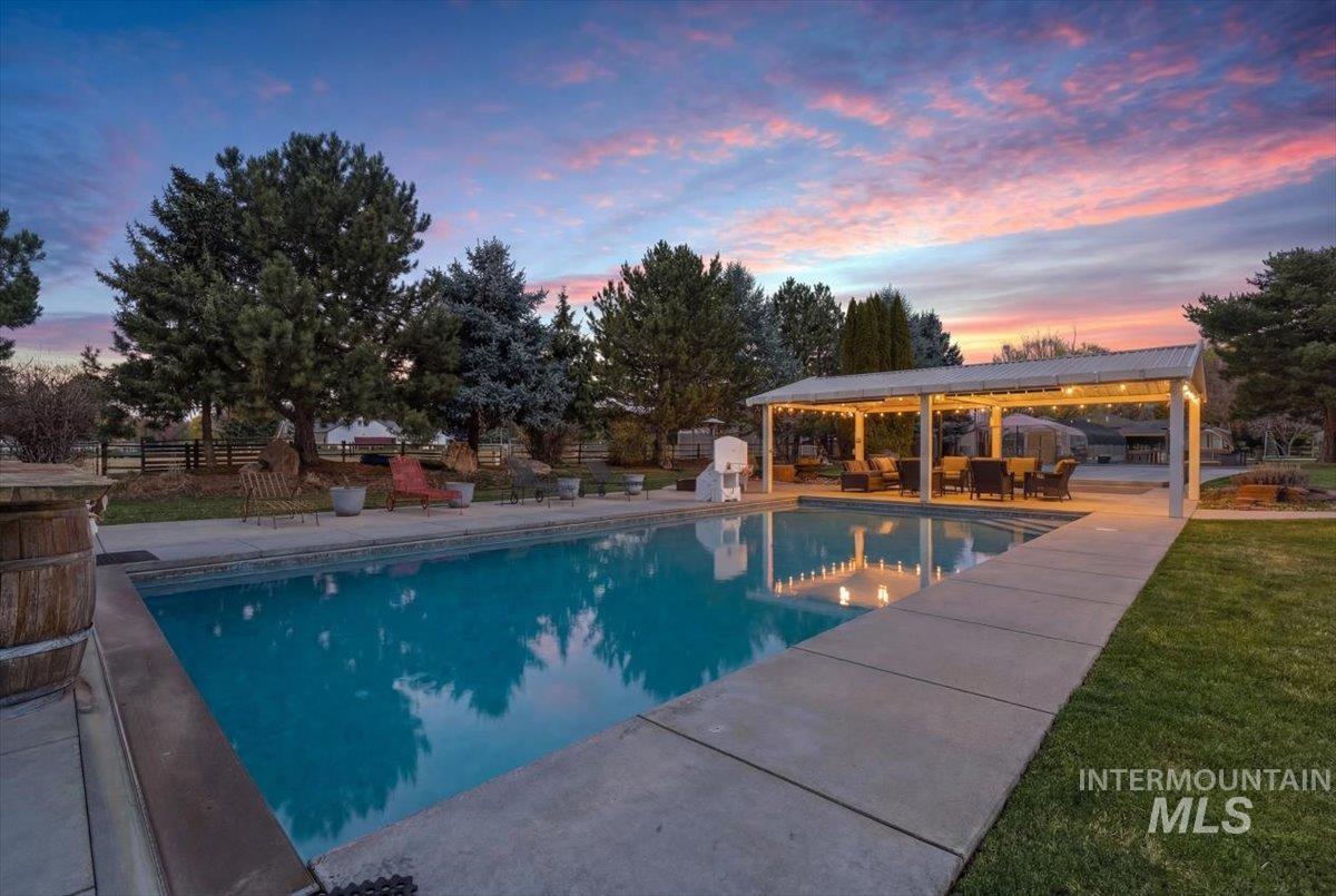 264 W Rush Ct — photo