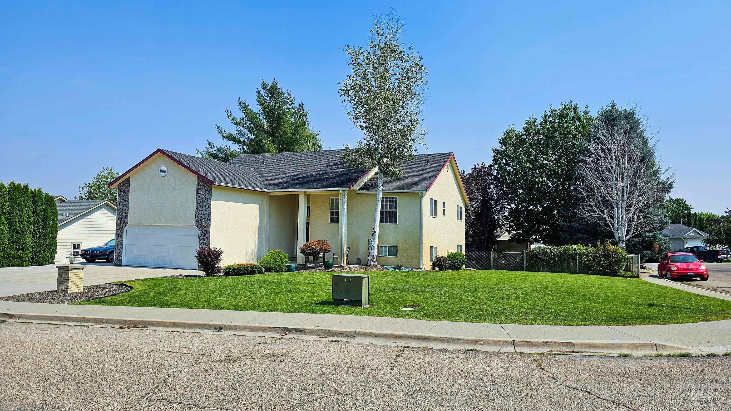 875 Hughes Drive — photo