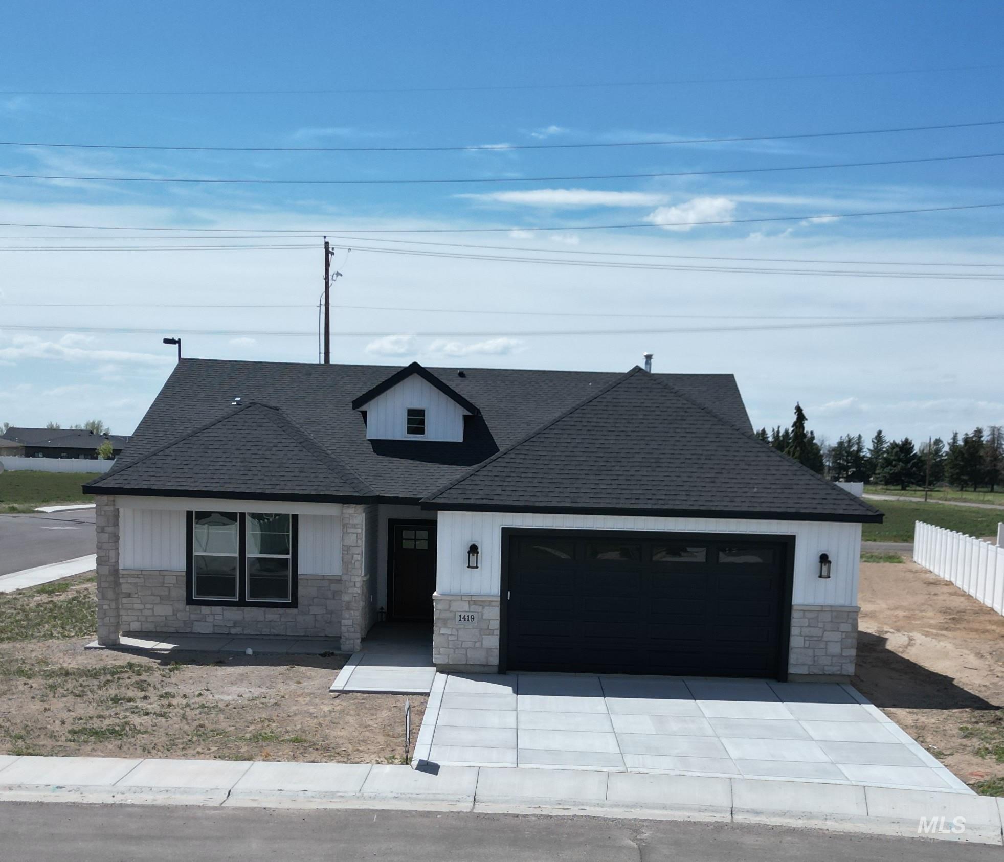 1419 Topaz — photo