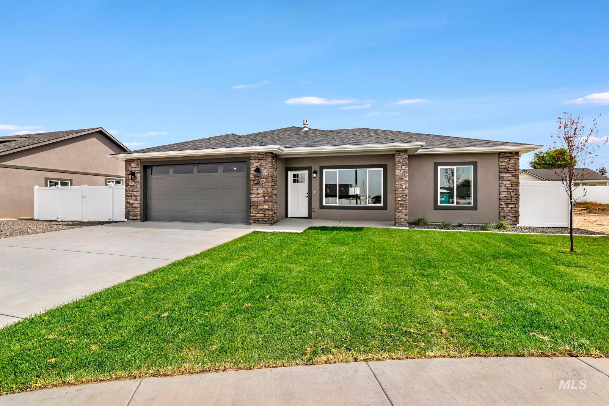 1441 Haizlee Way — photo