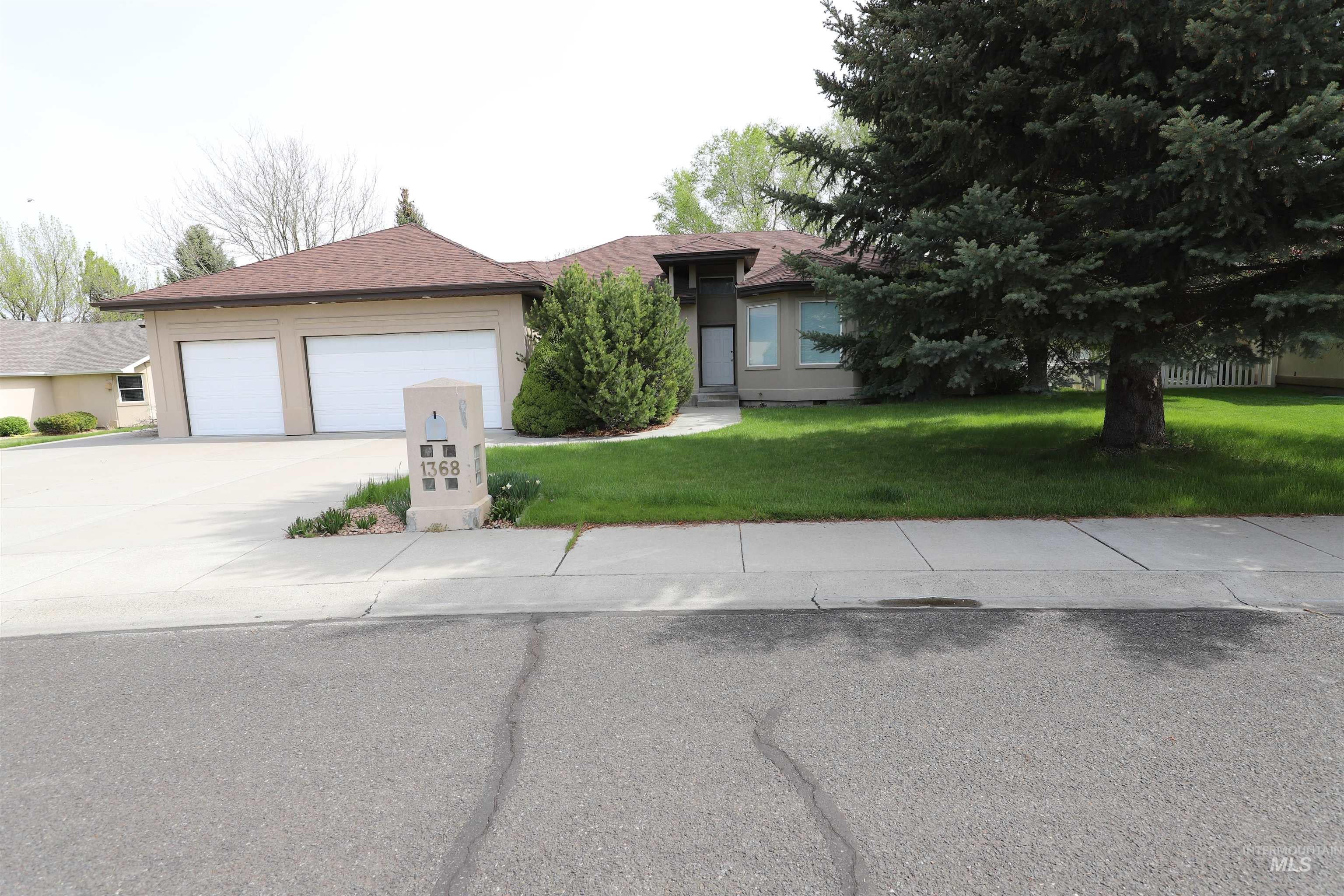 1368 Stoneybrook Circle — photo
