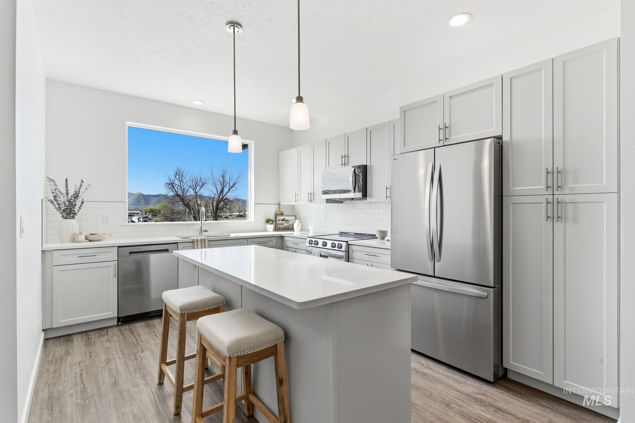 520 Diamond Ln. — photo