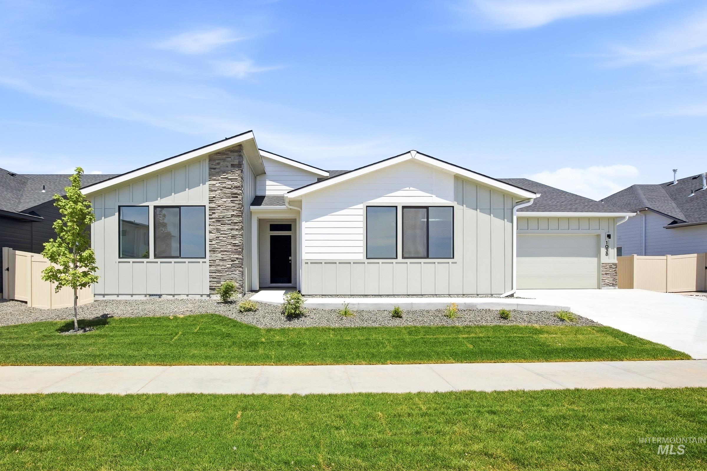 1038 W Cub River Dr — photo