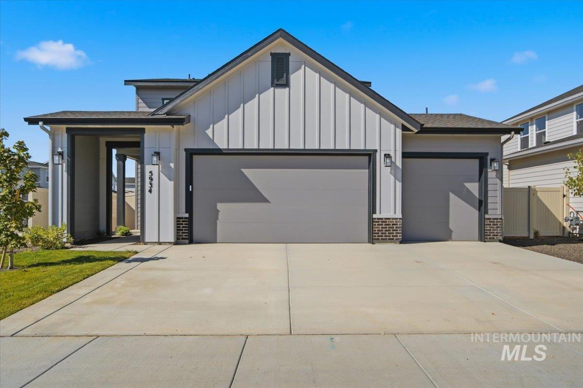 5934 W Parachute Dr. — photo