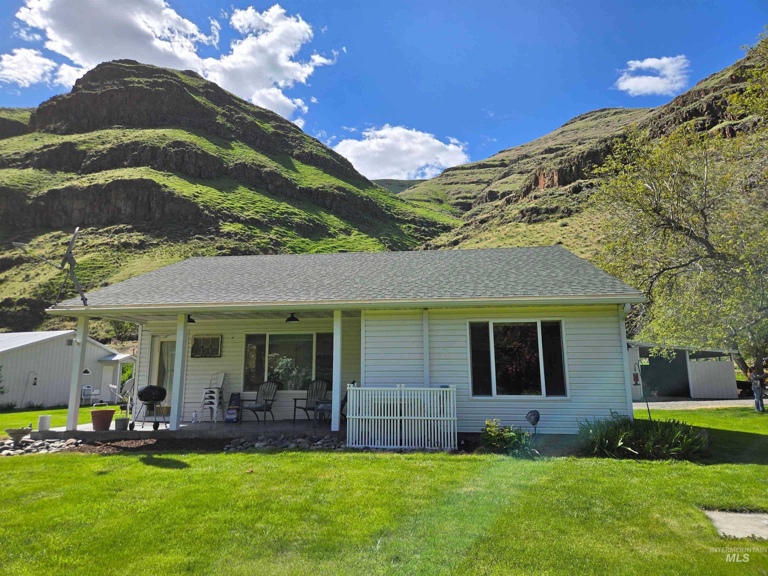 17082 Snake River Road — photo