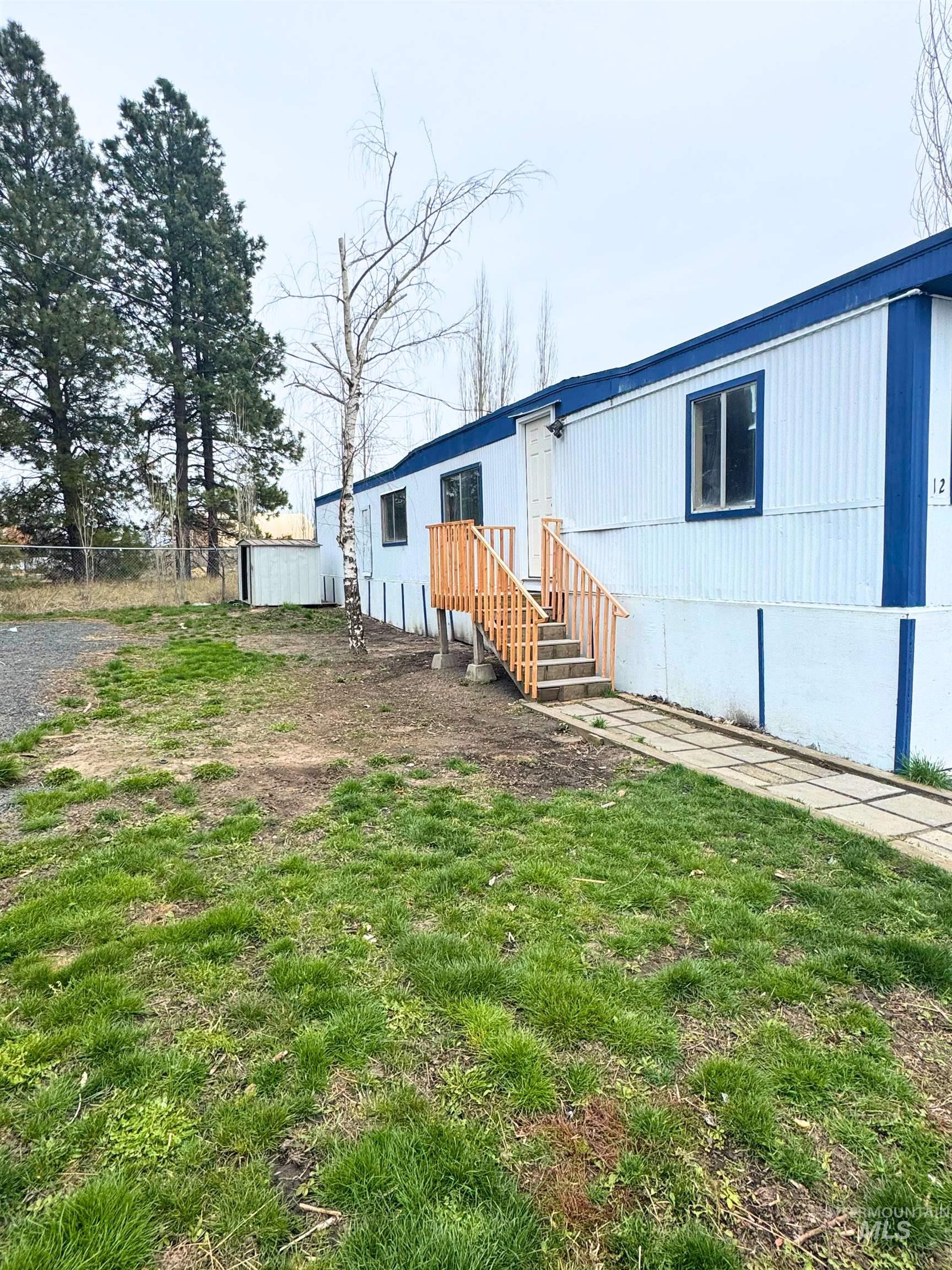 913 W Palouse River Dr — photo