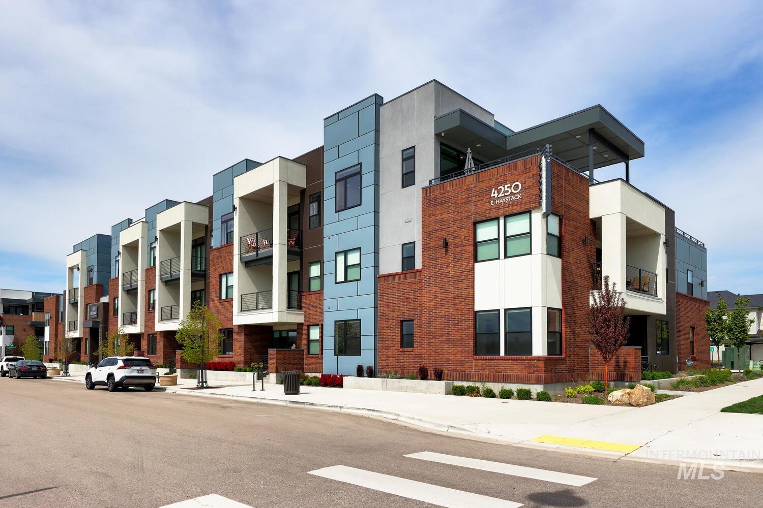 4250 Haystack — photo