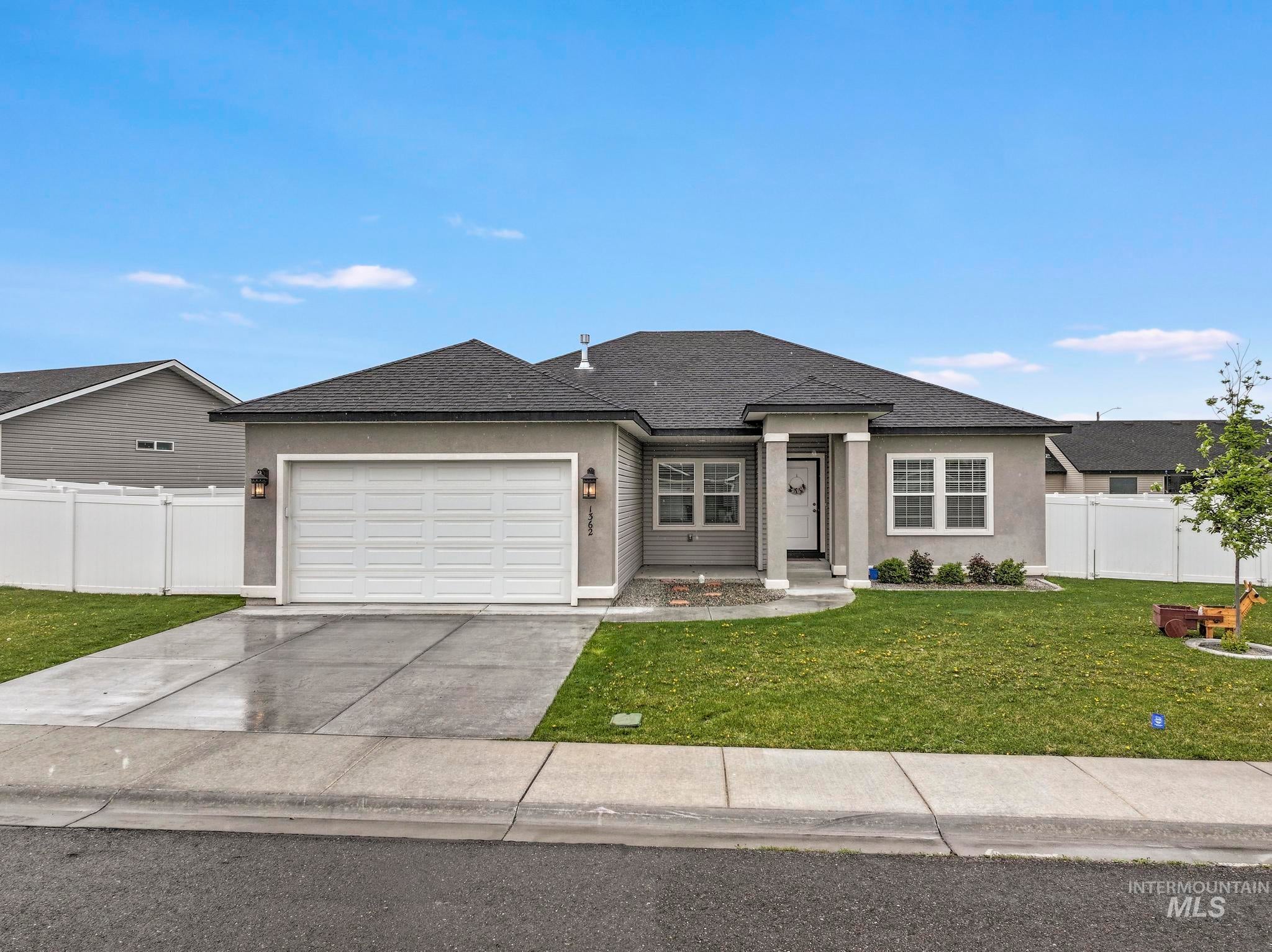 1362 Golden Pheasant Dr — photo