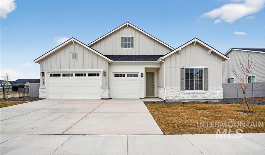 2431 N Black Fire Ave — photo
