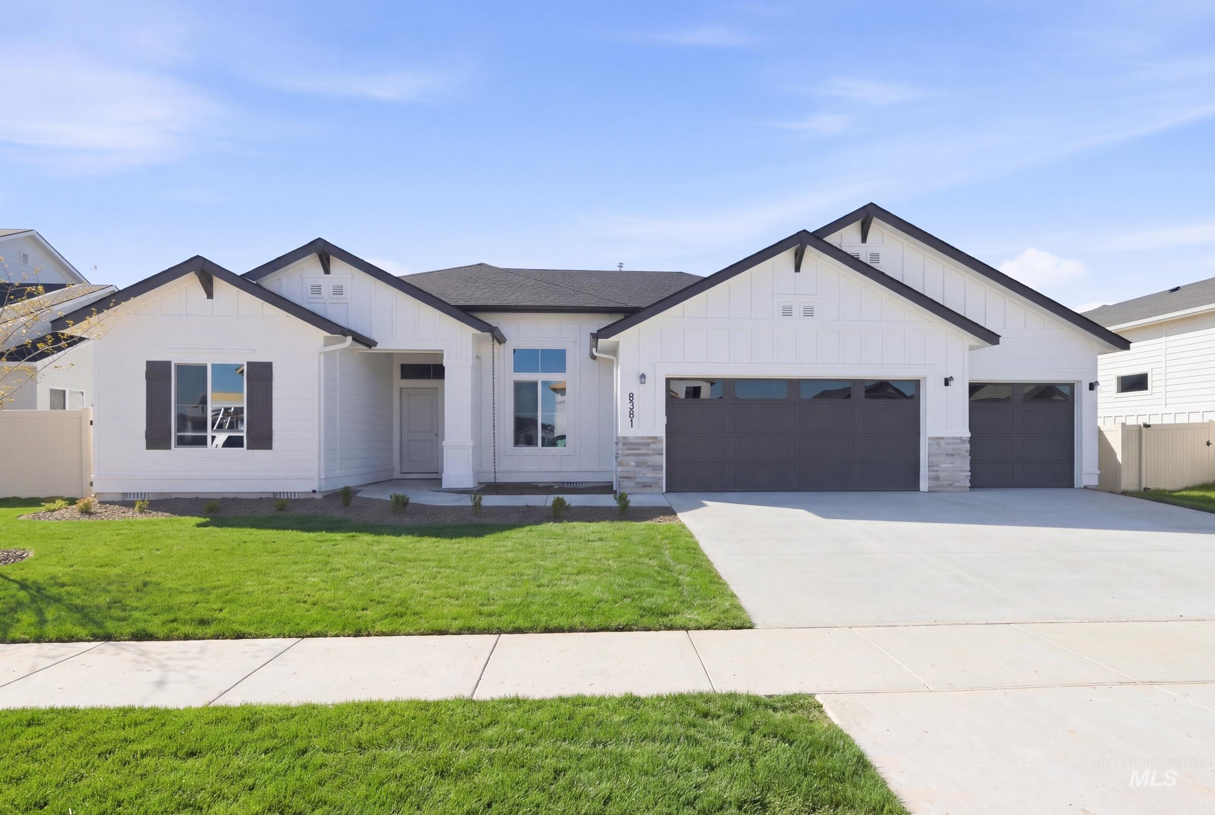 8381 E Cool River Lp — photo