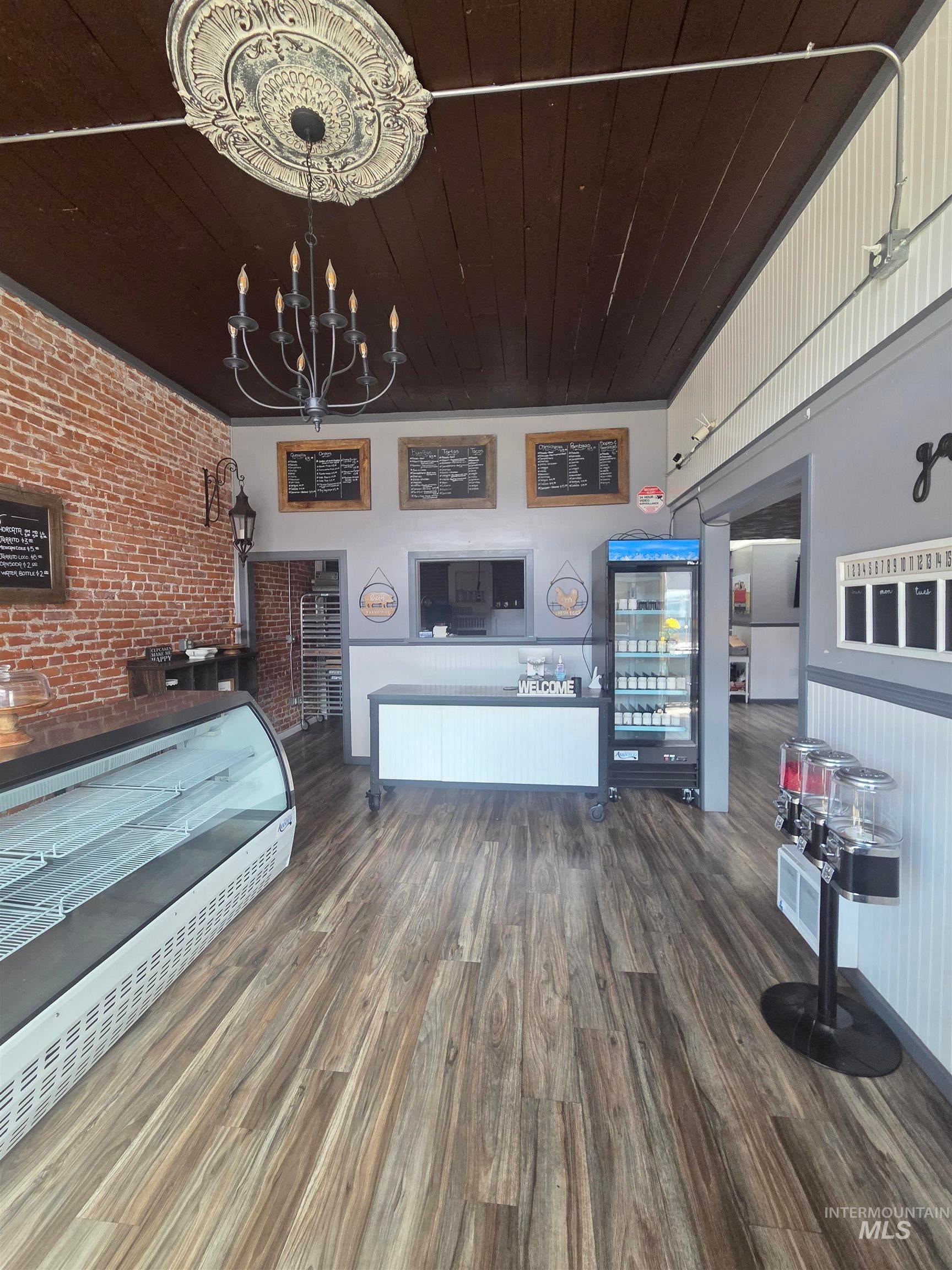 847 Main Street — photo