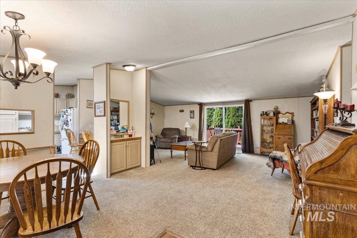 2206 W Oxford Circle — photo