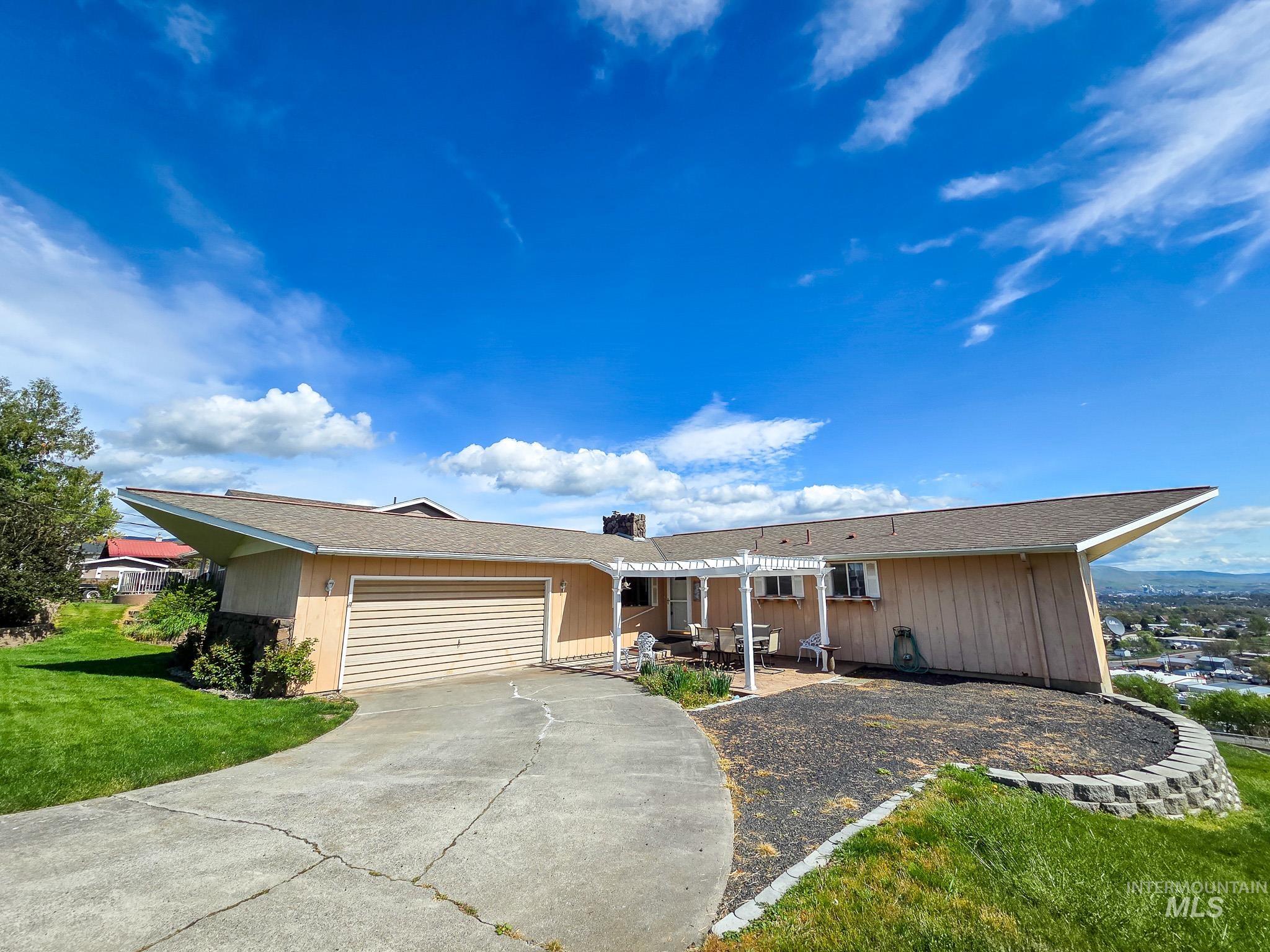 1808 Valleyview — photo