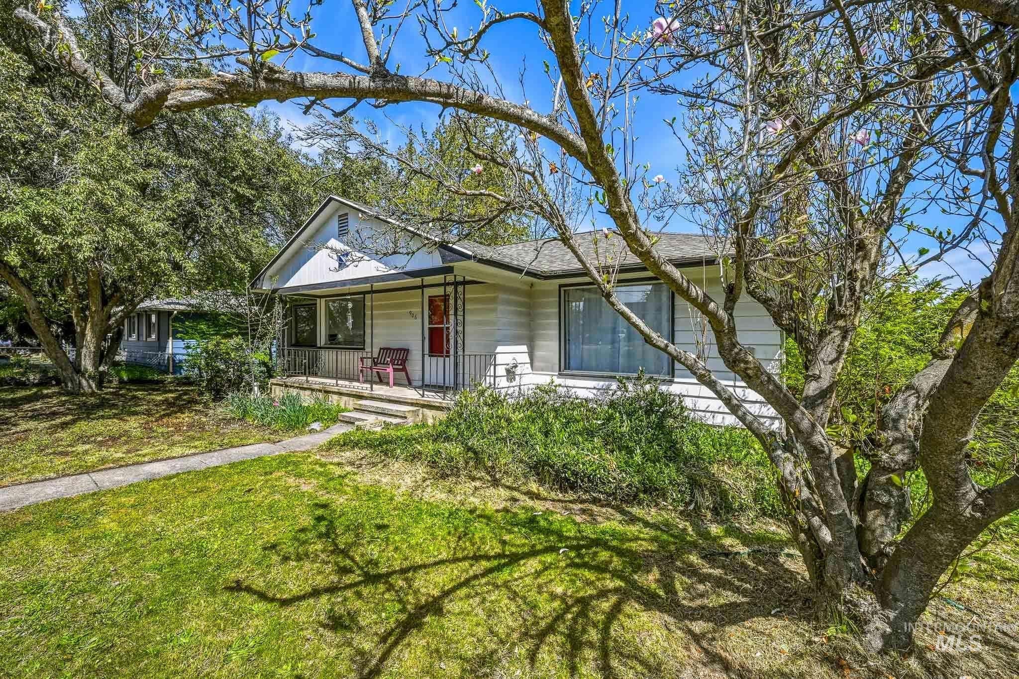 906 Orchard Ave. — photo