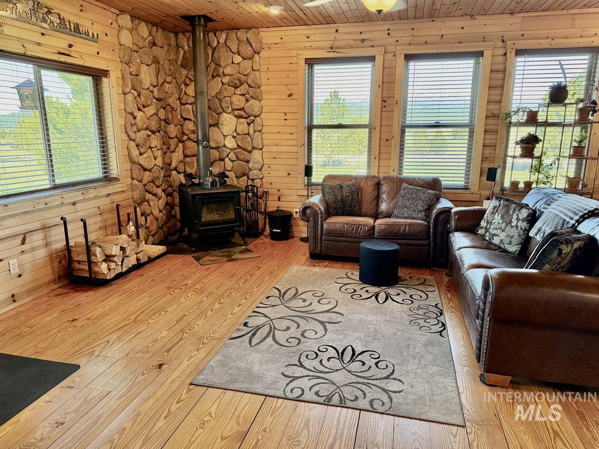 10307 Emma Loop, Cascade, ID 83611 — photo 3