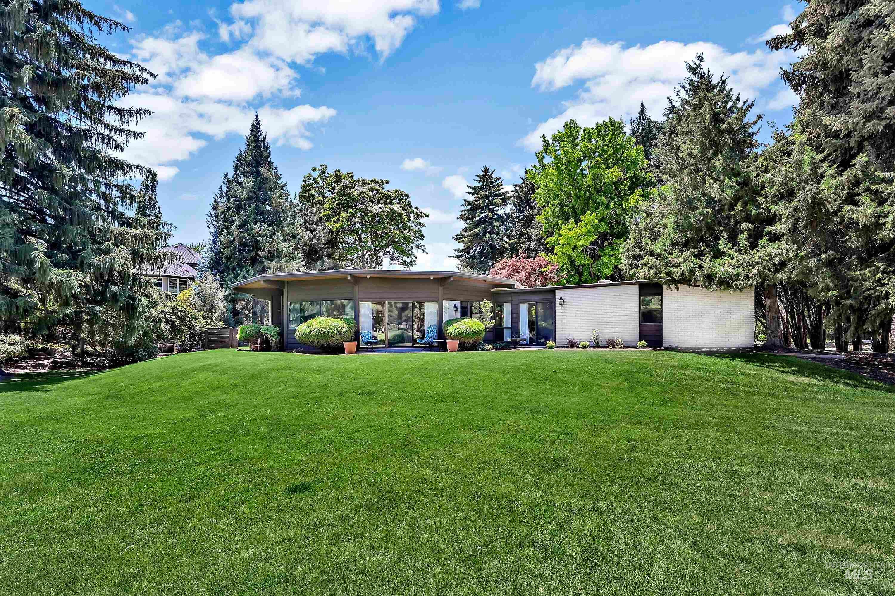 4704 Hillcrest View Dr — photo