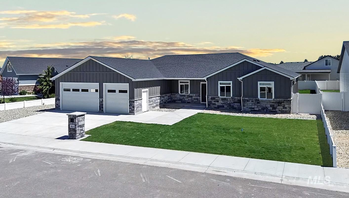 810 Snake River Drive — photo