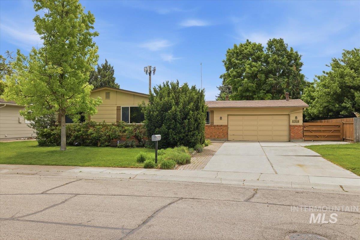 8315 W Valley View Dr — photo