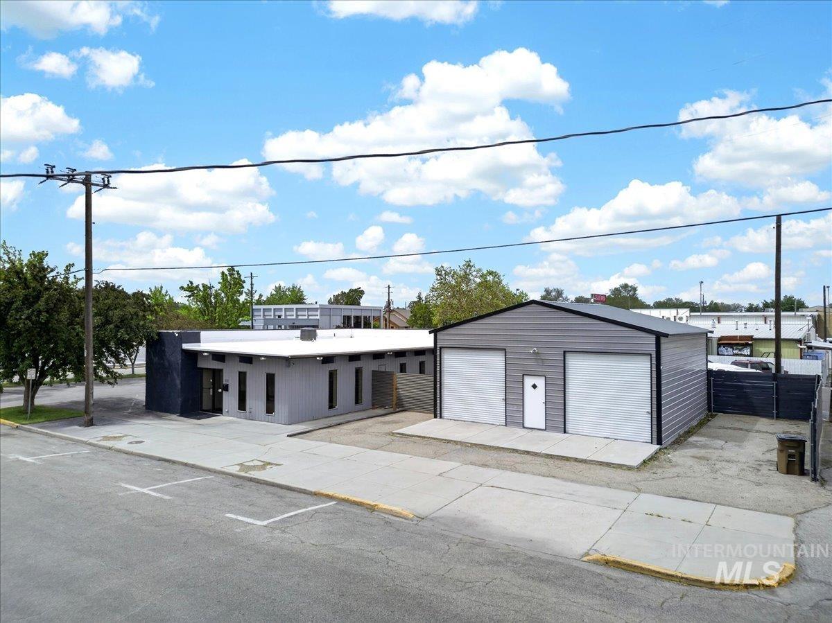111 S Hayes Street — photo