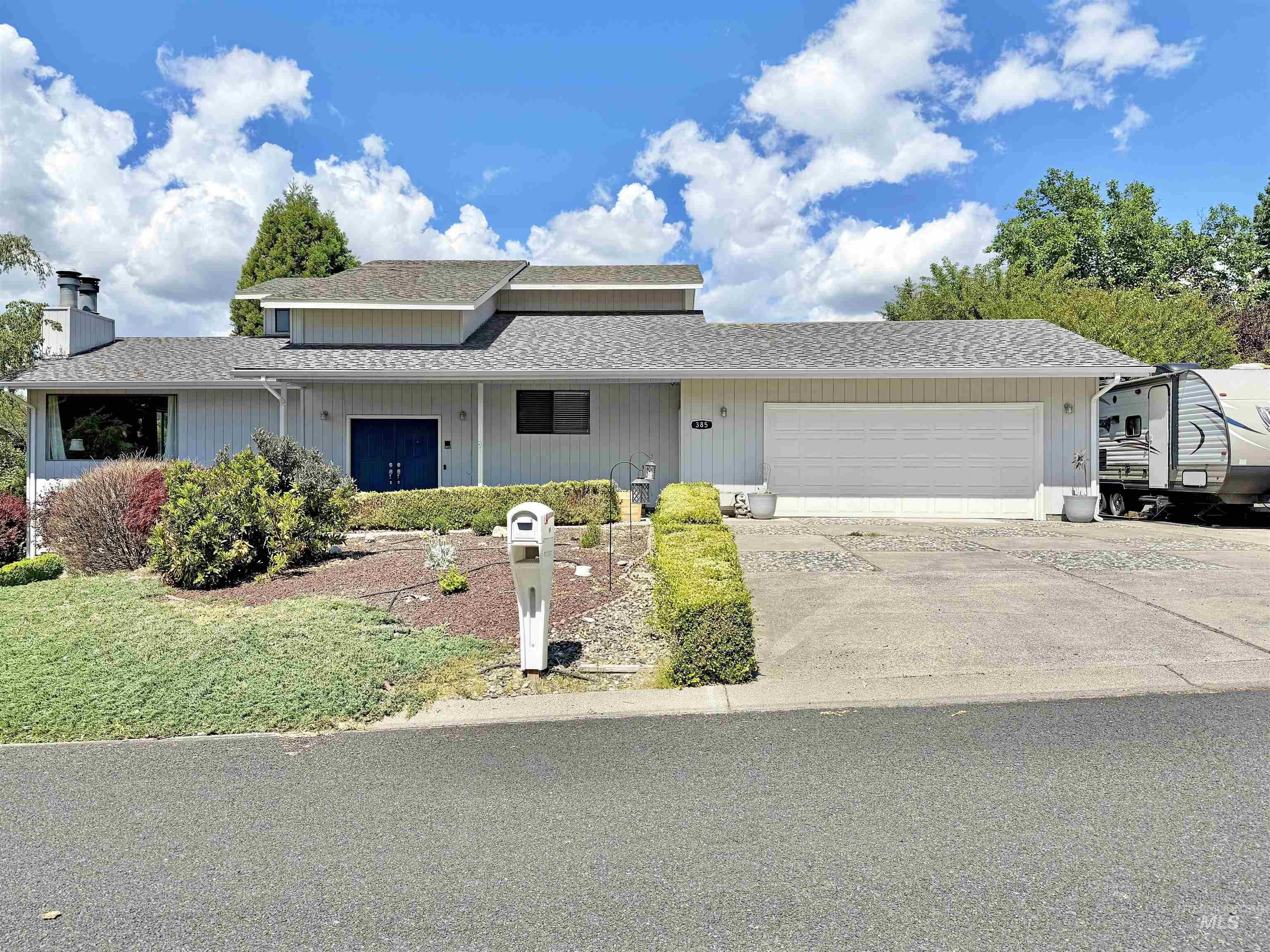 385 W Shiloh Drive — photo